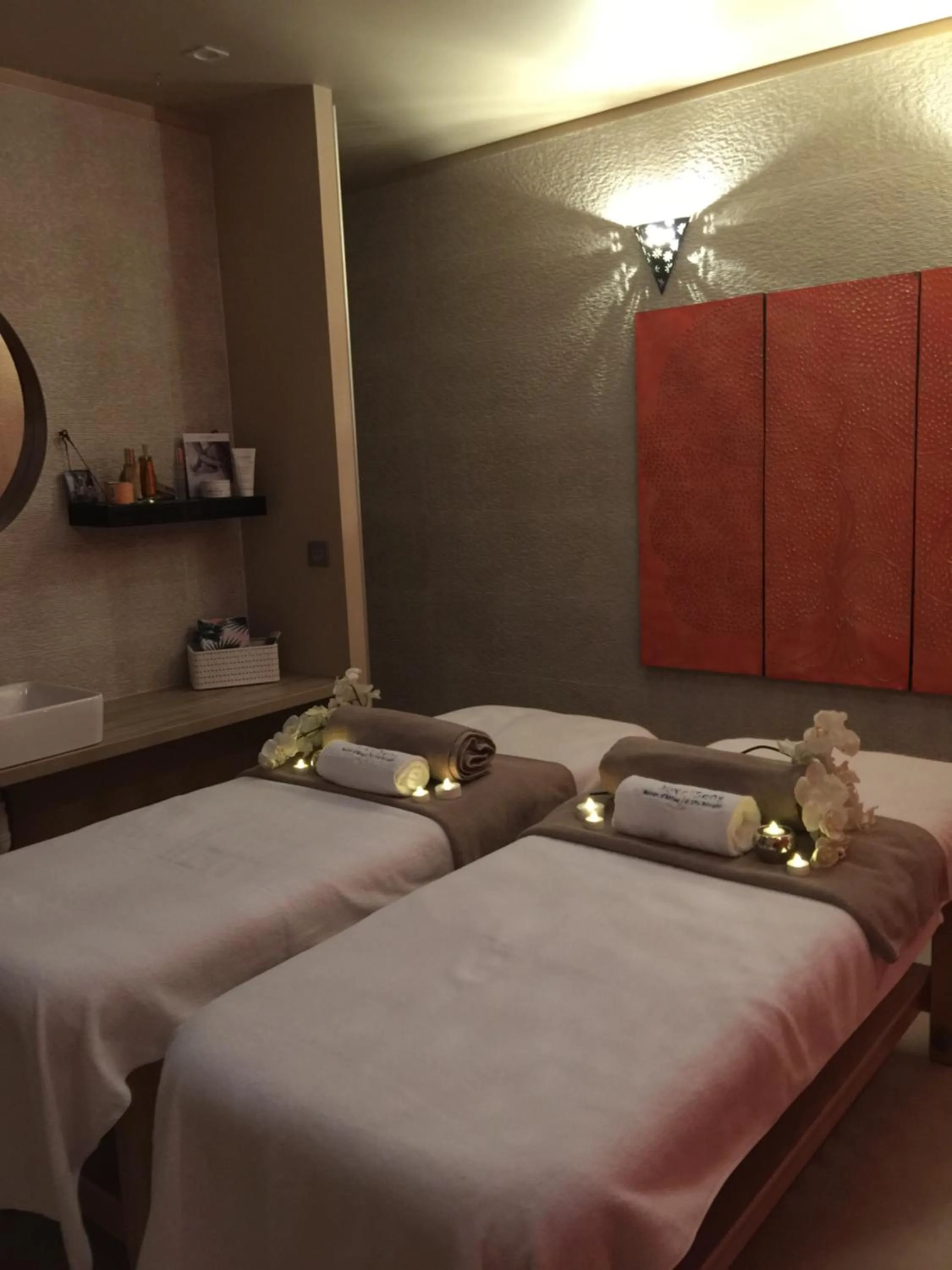 Massage, Bed in Aux 5 Sens