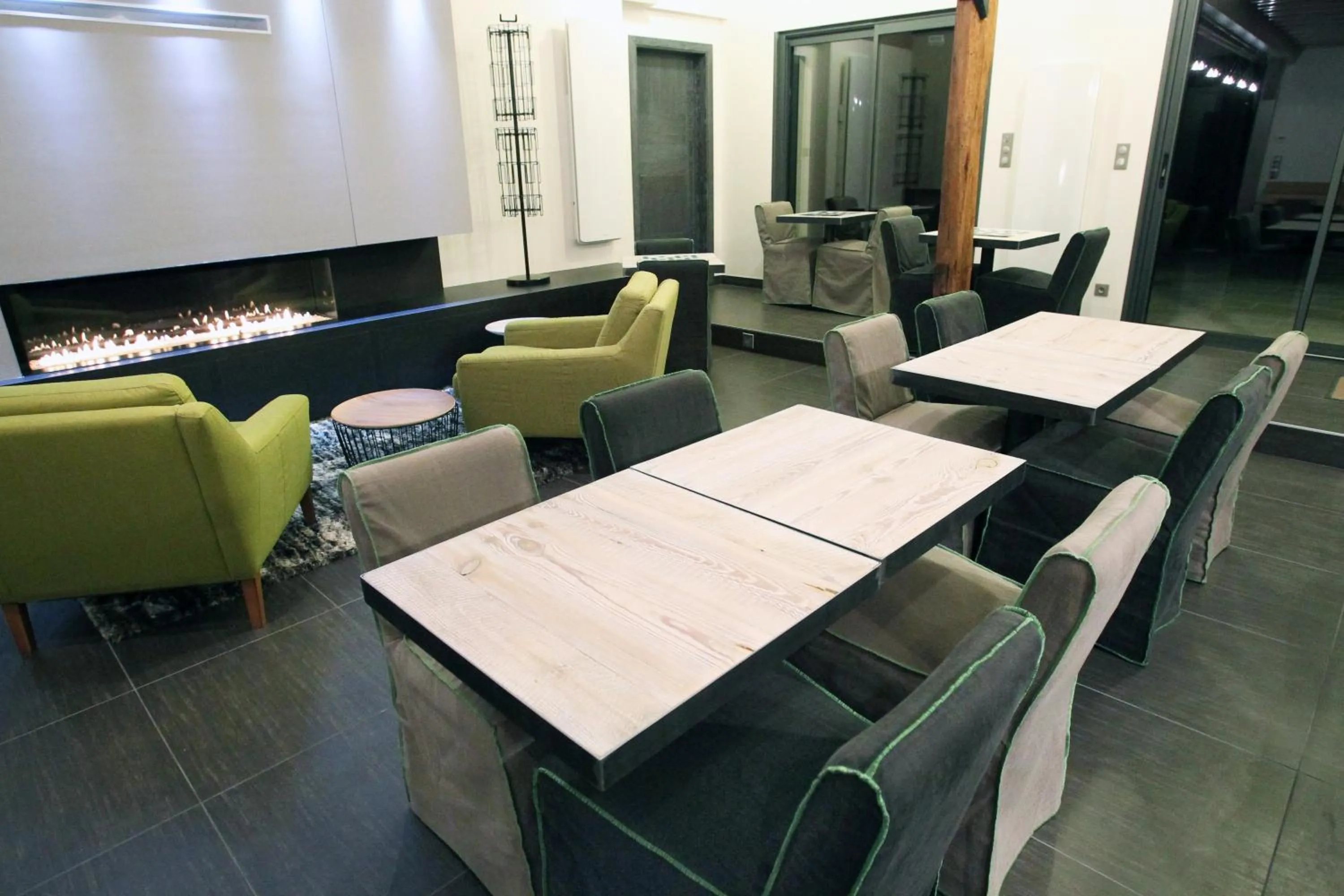 Lounge or bar in Aux 5 Sens