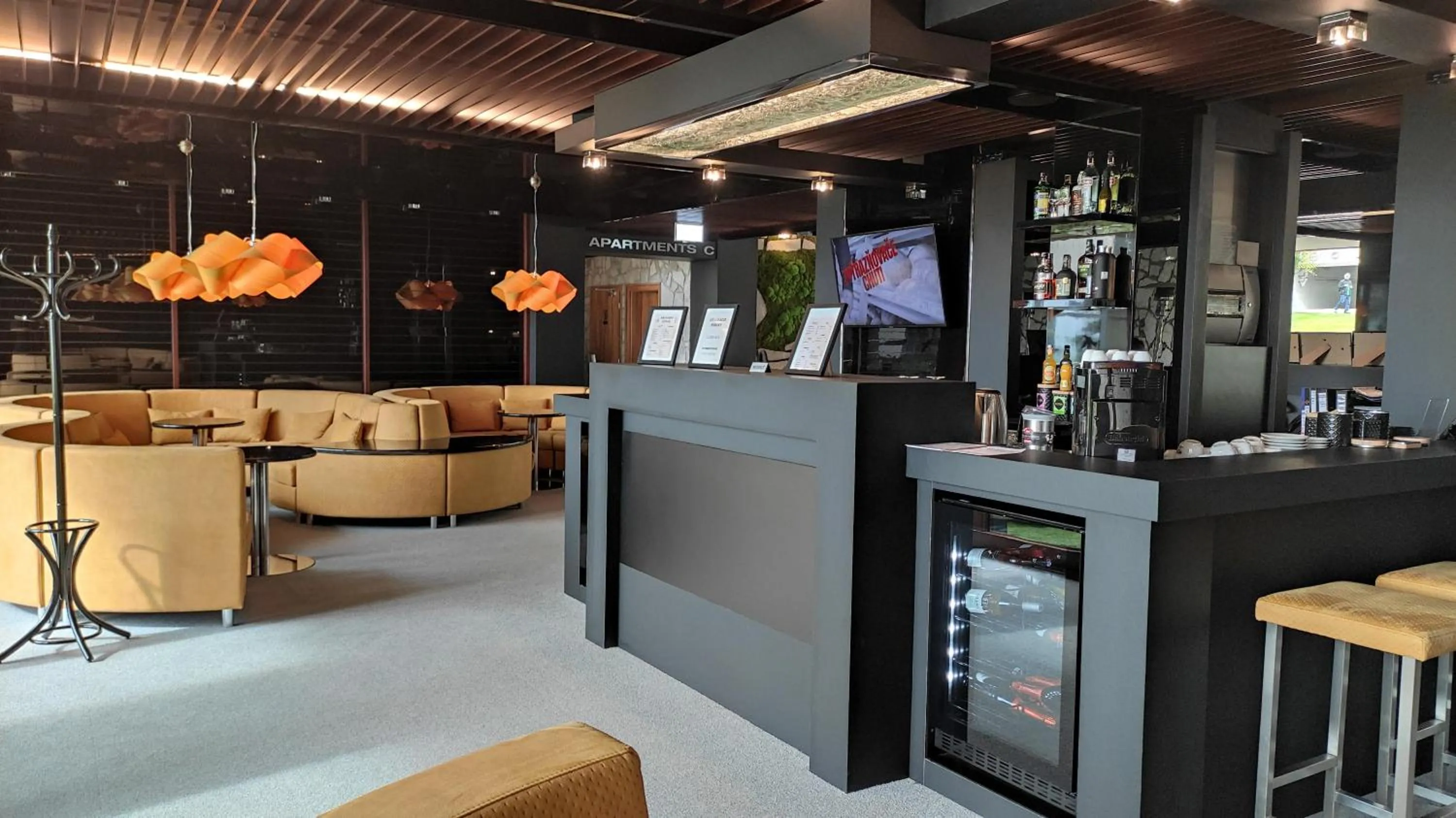 Lounge or bar in Apartmánový Hotel HREBIENOK RESORT