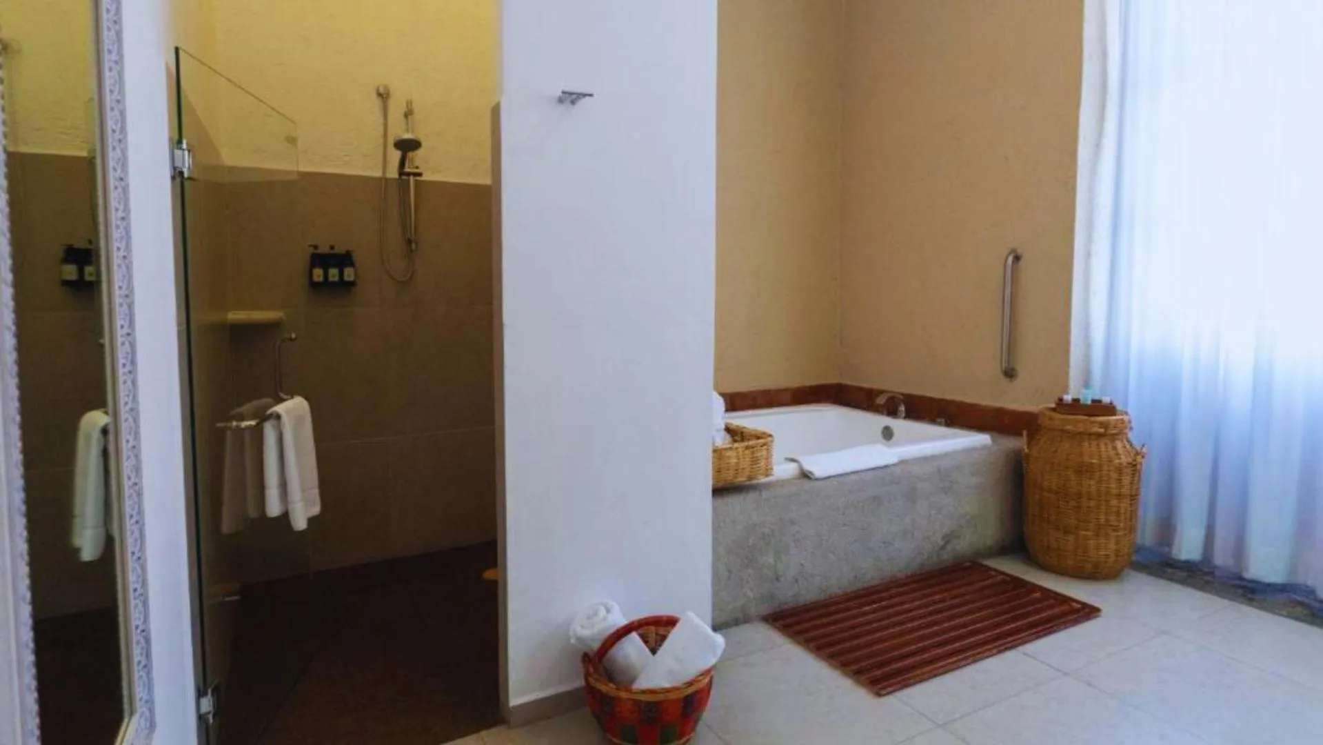 Shower, Bed in Casa Pepe