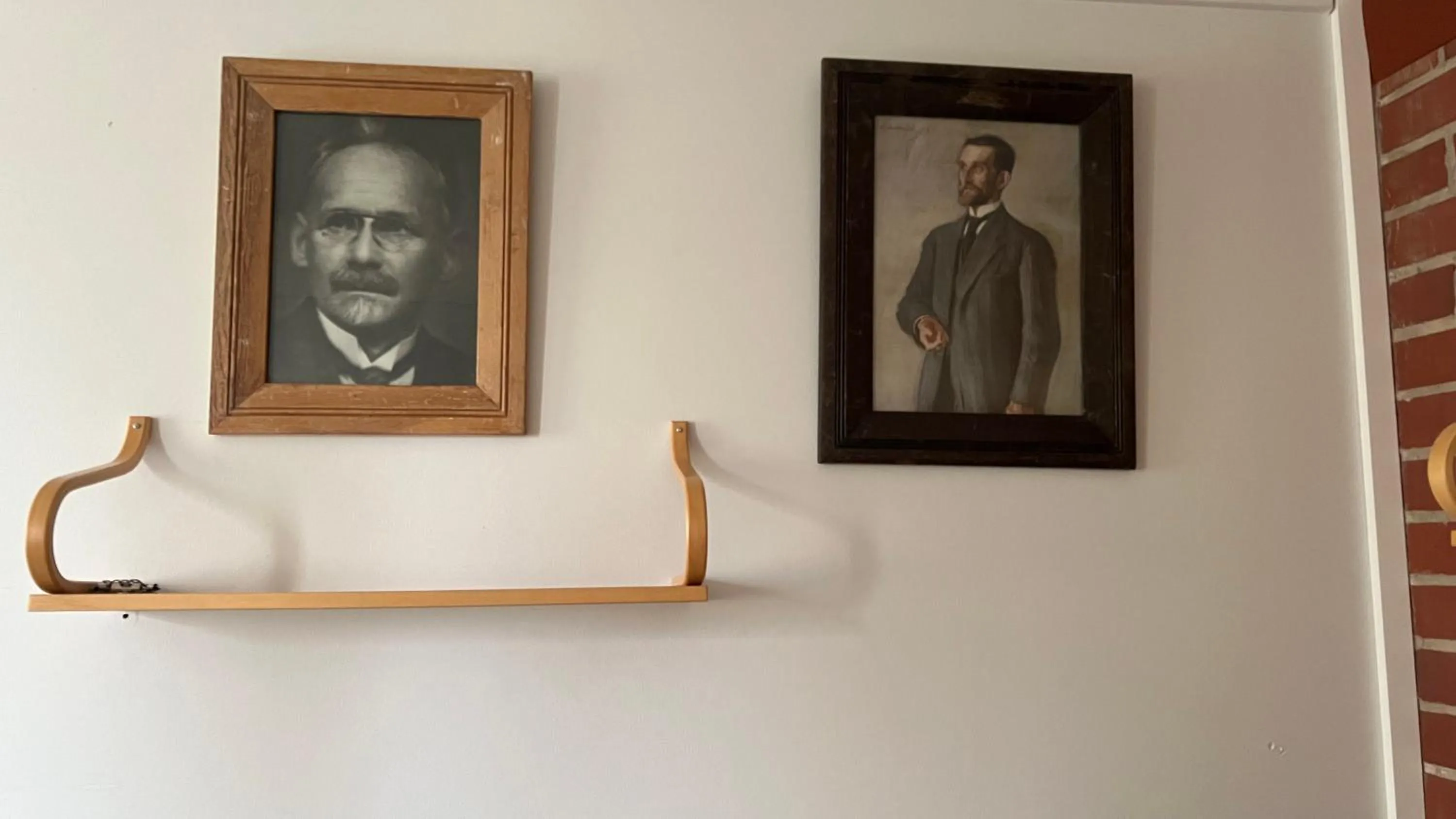 Decorative detail in Vanha Koulu