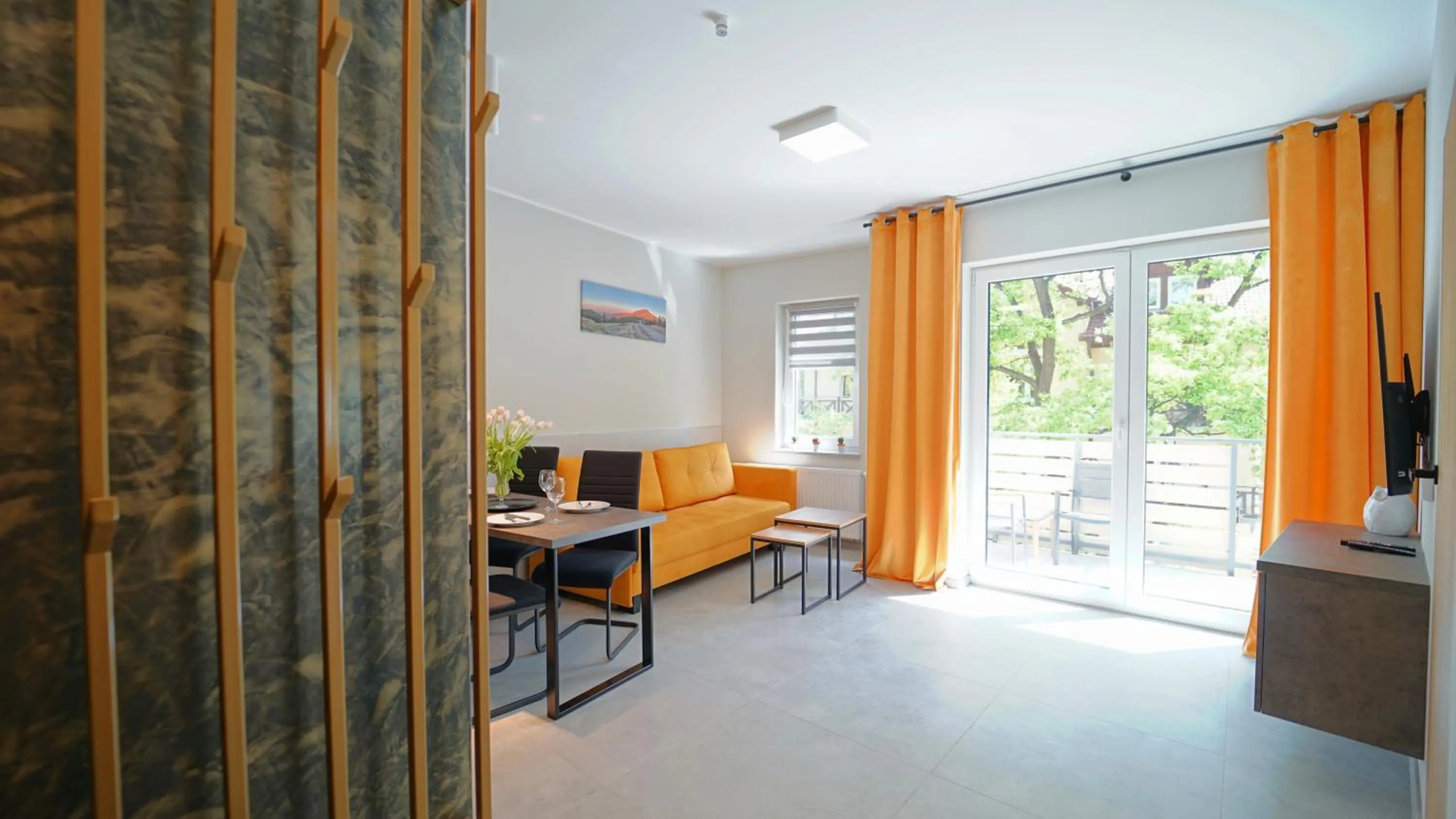 Deluxe Apartment in Apartamenty EverySky - Nad Łomnicą 1E-2B