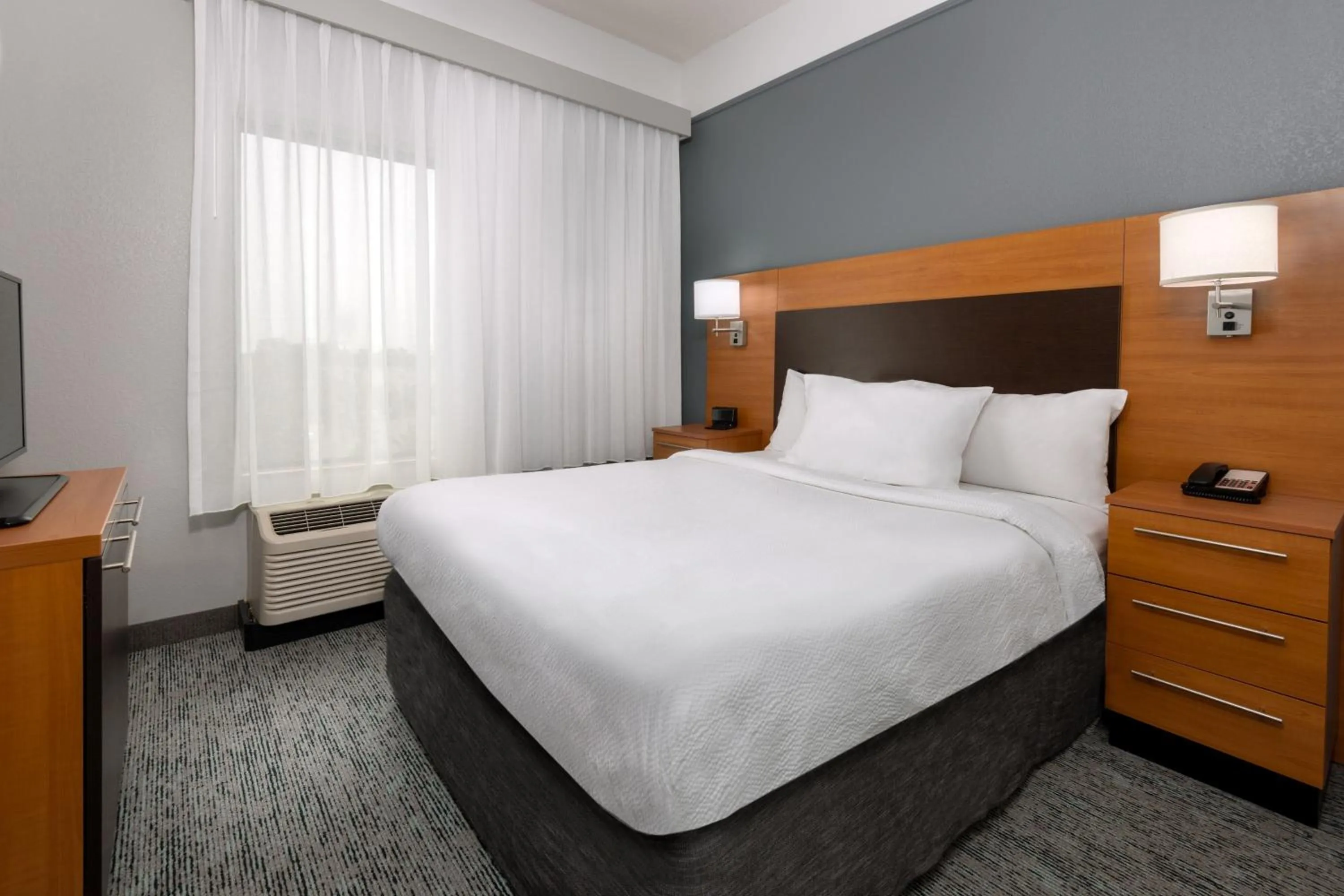 Bedroom, Bed in TownePlace Suites Buffalo Airport