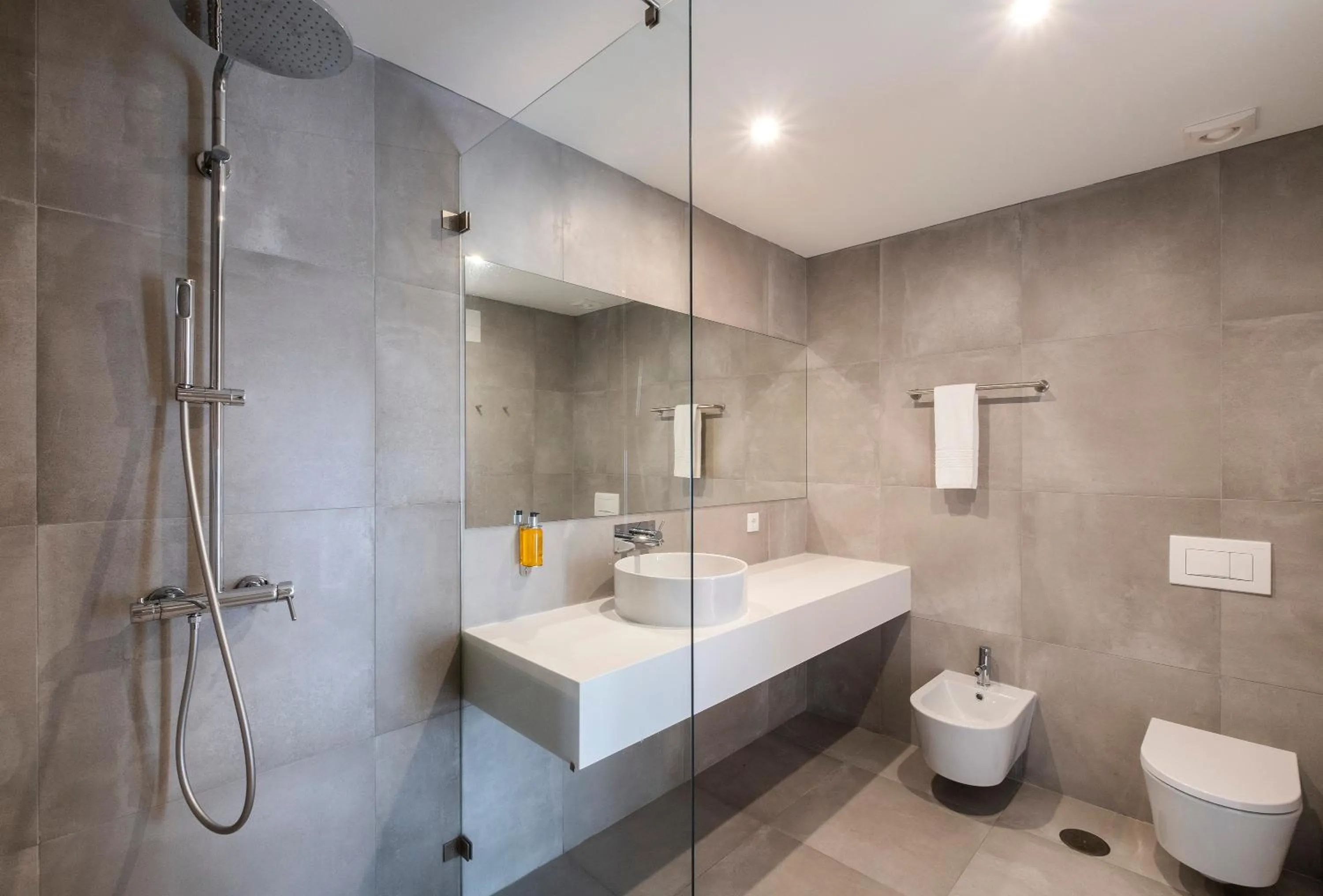 Shower in Aqua - Pópulo Eco Village