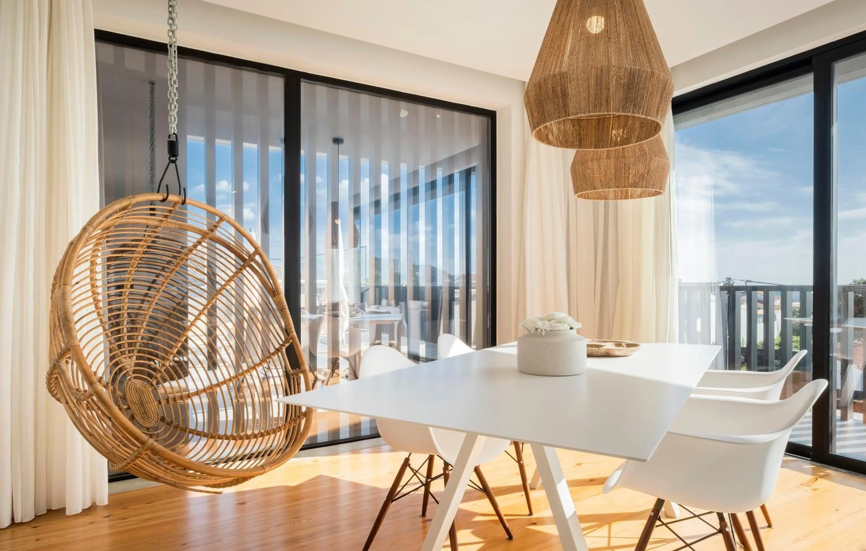 Dining area in Aqua - Pópulo Eco Village