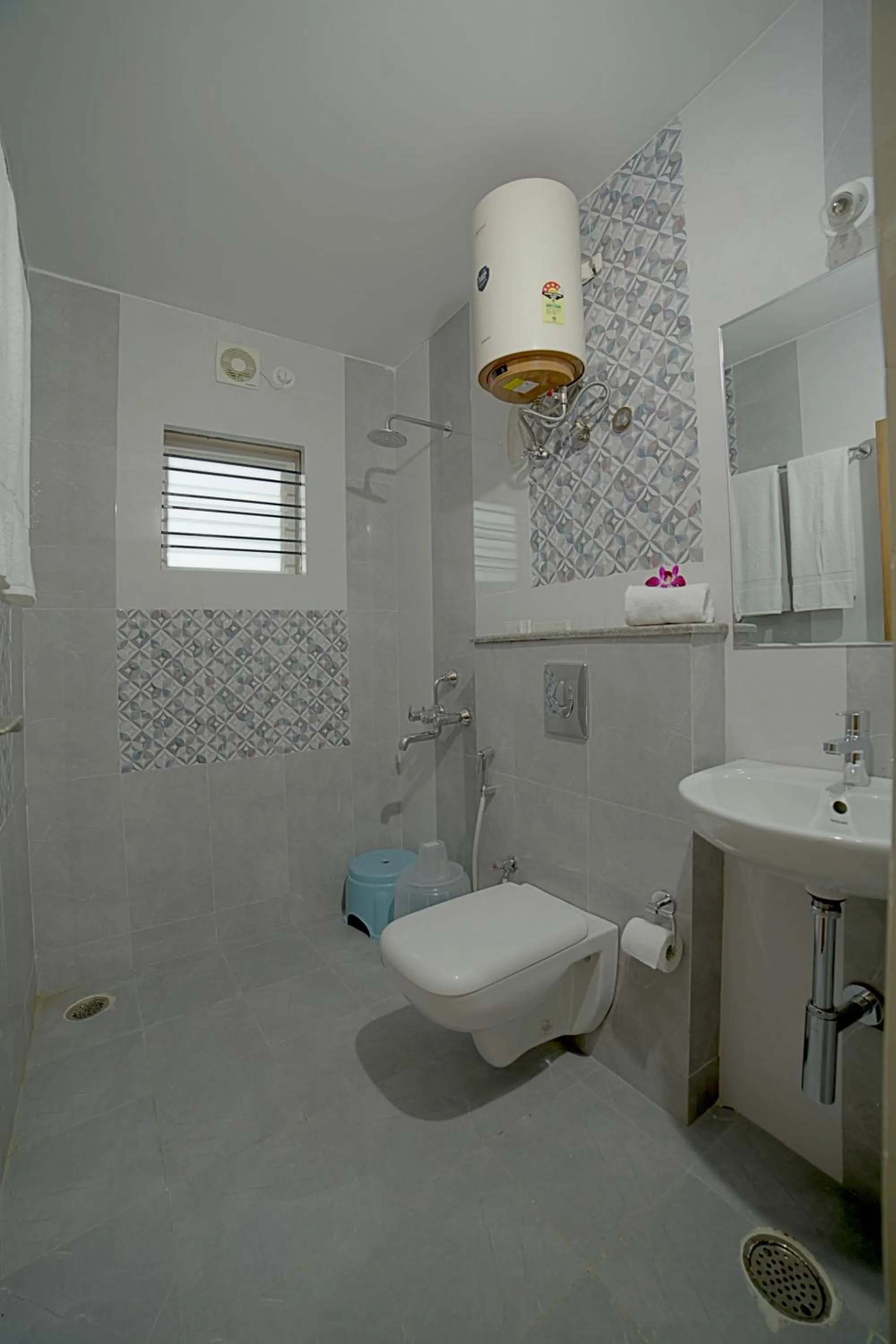 Bathroom in SM Royal Suites - Hotel near Kempegowda international Airport Bangalore