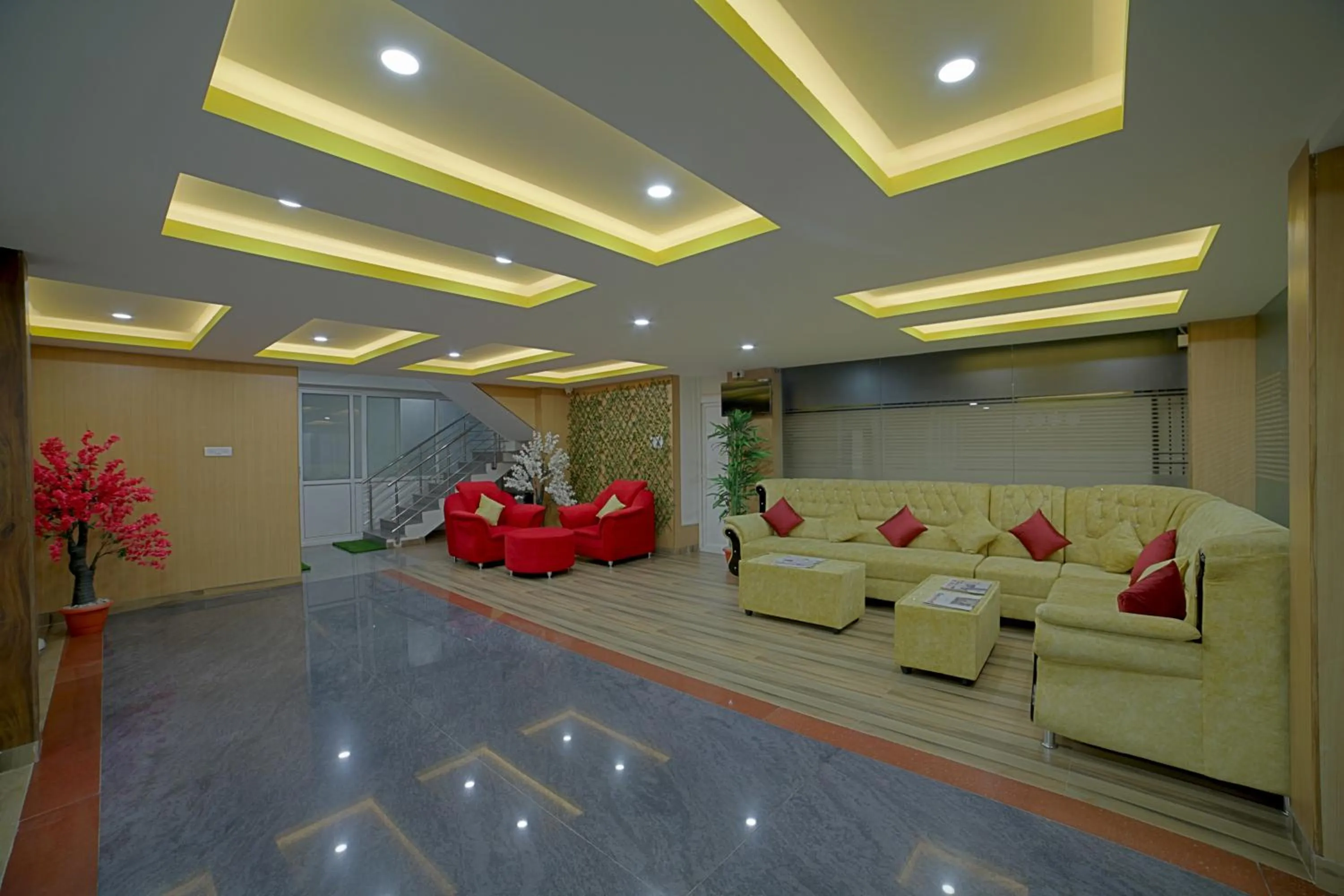Lobby or reception in SM Royal Suites - Hotel near Kempegowda international Airport Bangalore