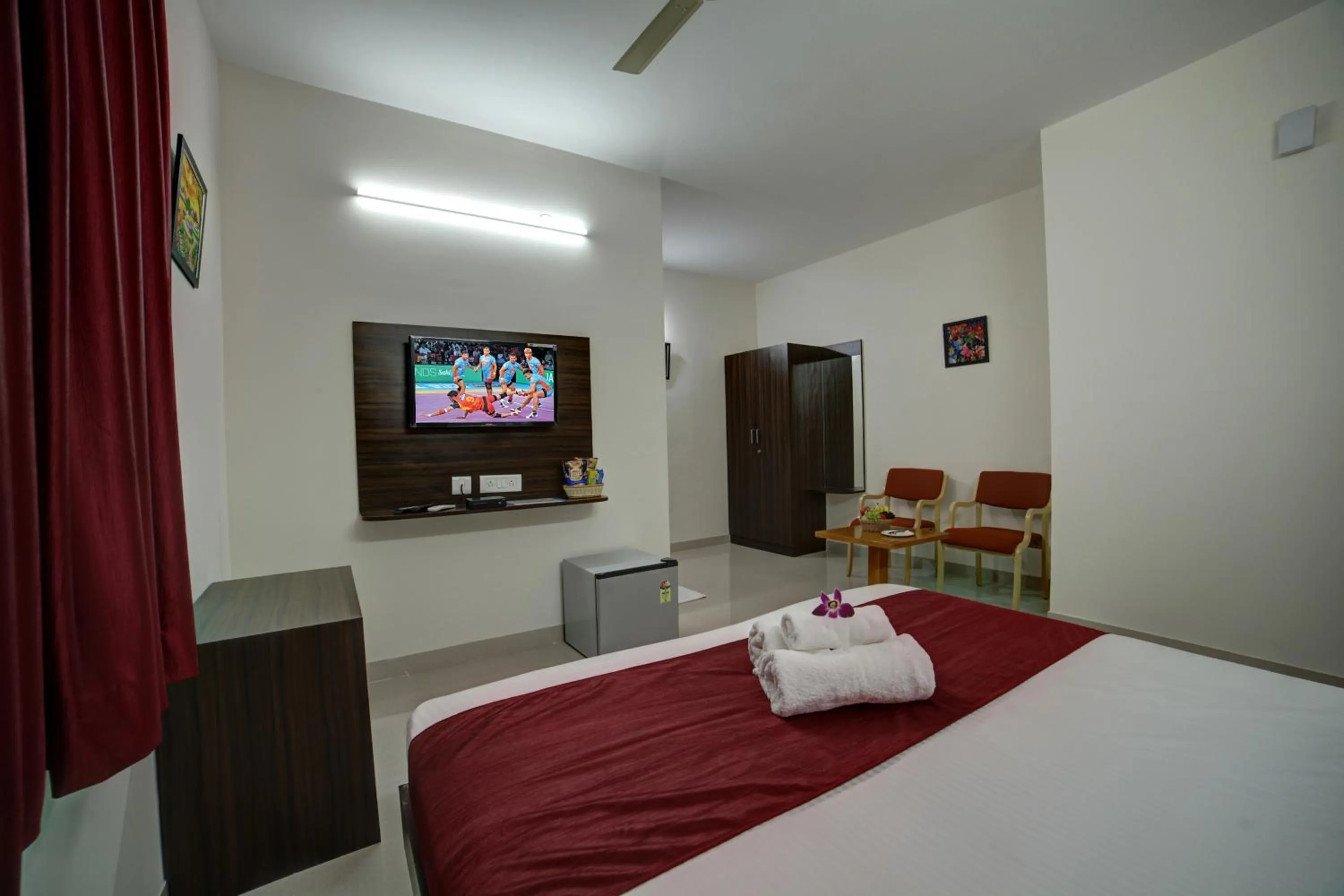Bedroom, Bed in SM Royal Suites - Hotel near Kempegowda international Airport Bangalore