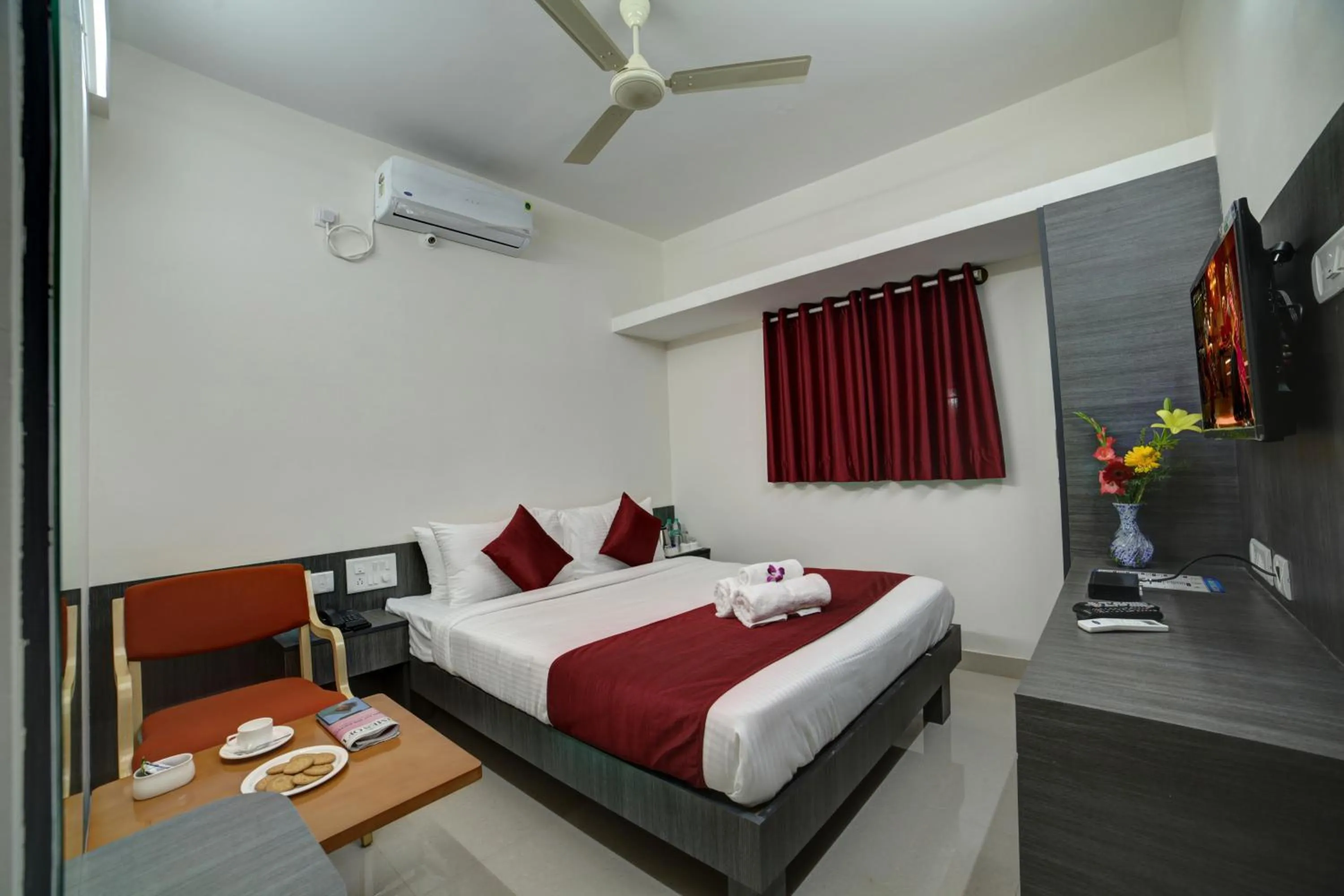 Bedroom, Bed in SM Royal Suites - Hotel near Kempegowda international Airport Bangalore