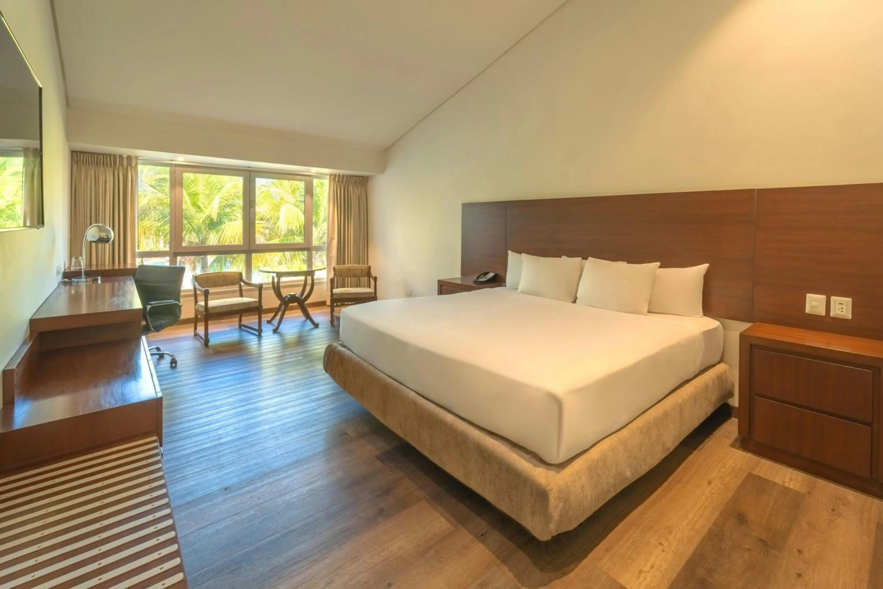 Swimming pool, Bed in Los Tajibos, Santa Cruz de la Sierra, a Tribute Portfolio Hotel