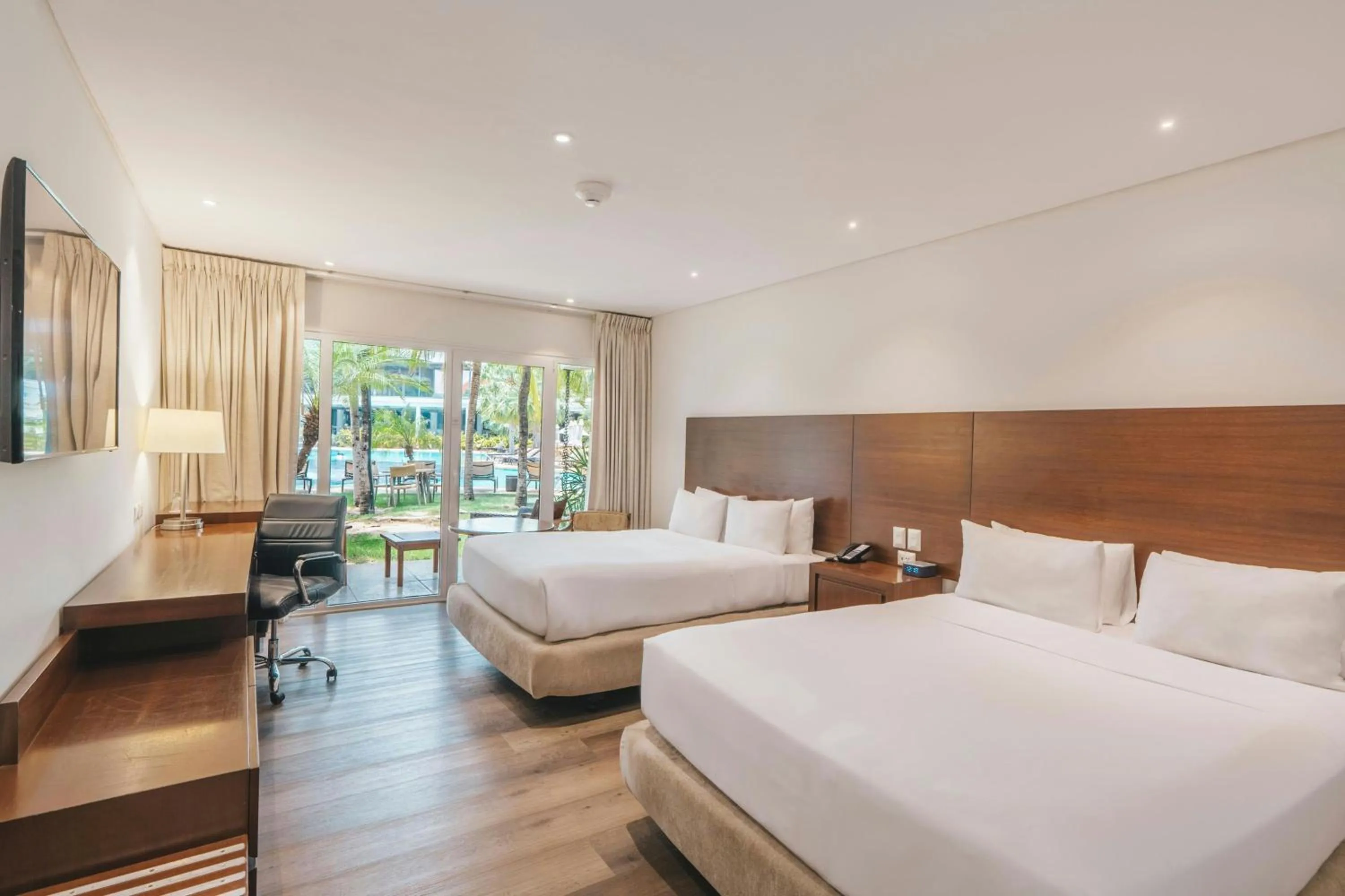 Swimming pool, Bed in Los Tajibos, Santa Cruz de la Sierra, a Tribute Portfolio Hotel