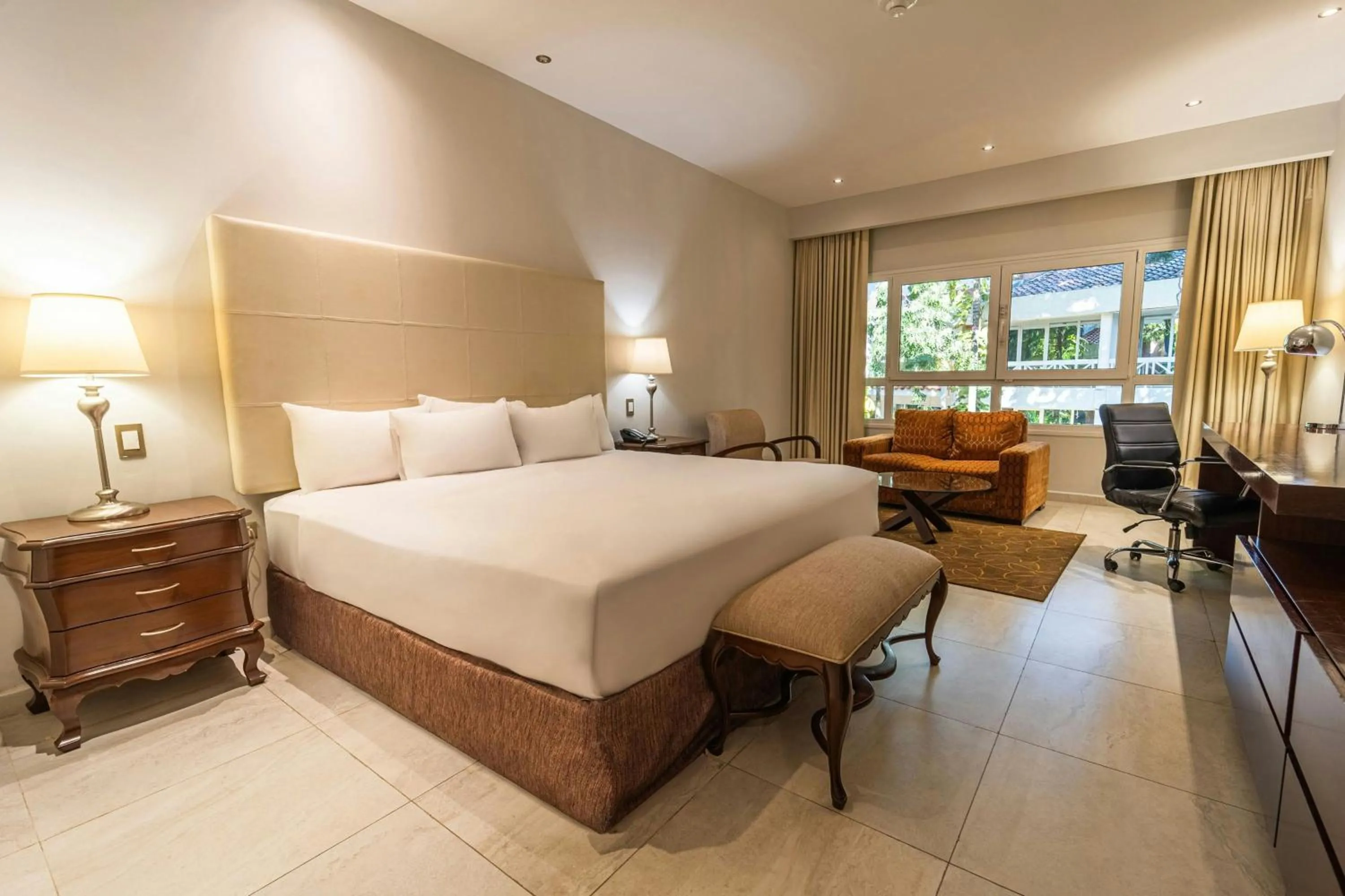 Lounge or bar, Bed in Los Tajibos, Santa Cruz de la Sierra, a Tribute Portfolio Hotel