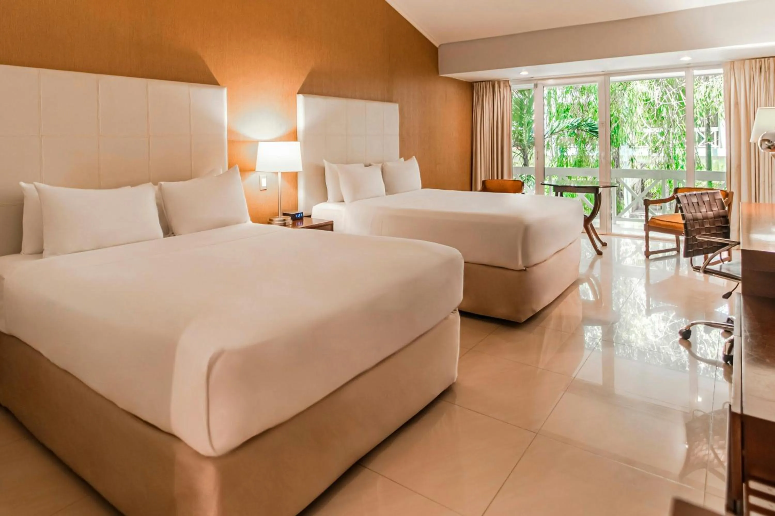 Lounge or bar, Bed in Los Tajibos, Santa Cruz de la Sierra, a Tribute Portfolio Hotel