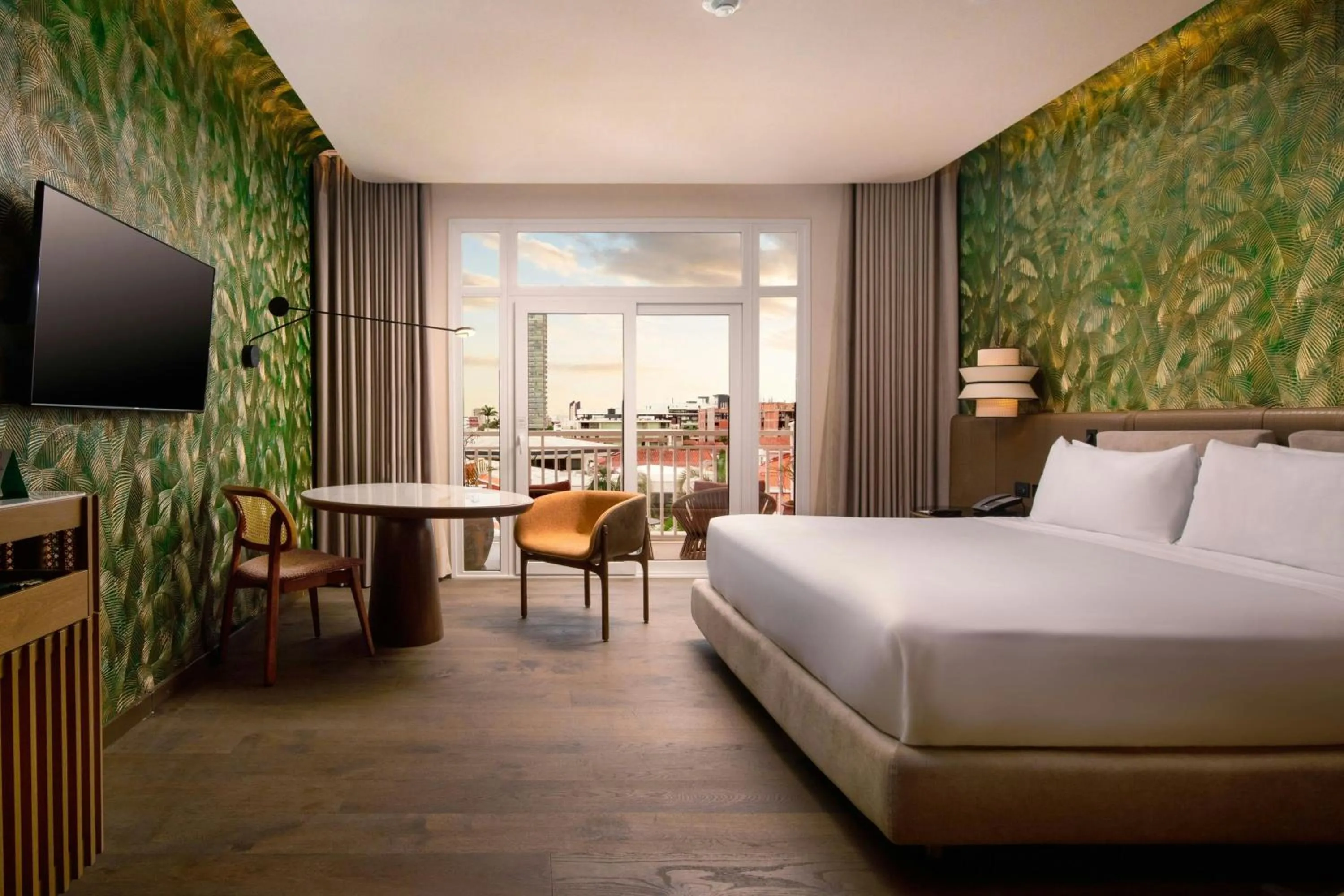 Swimming pool, Bed in Los Tajibos, Santa Cruz de la Sierra, a Tribute Portfolio Hotel