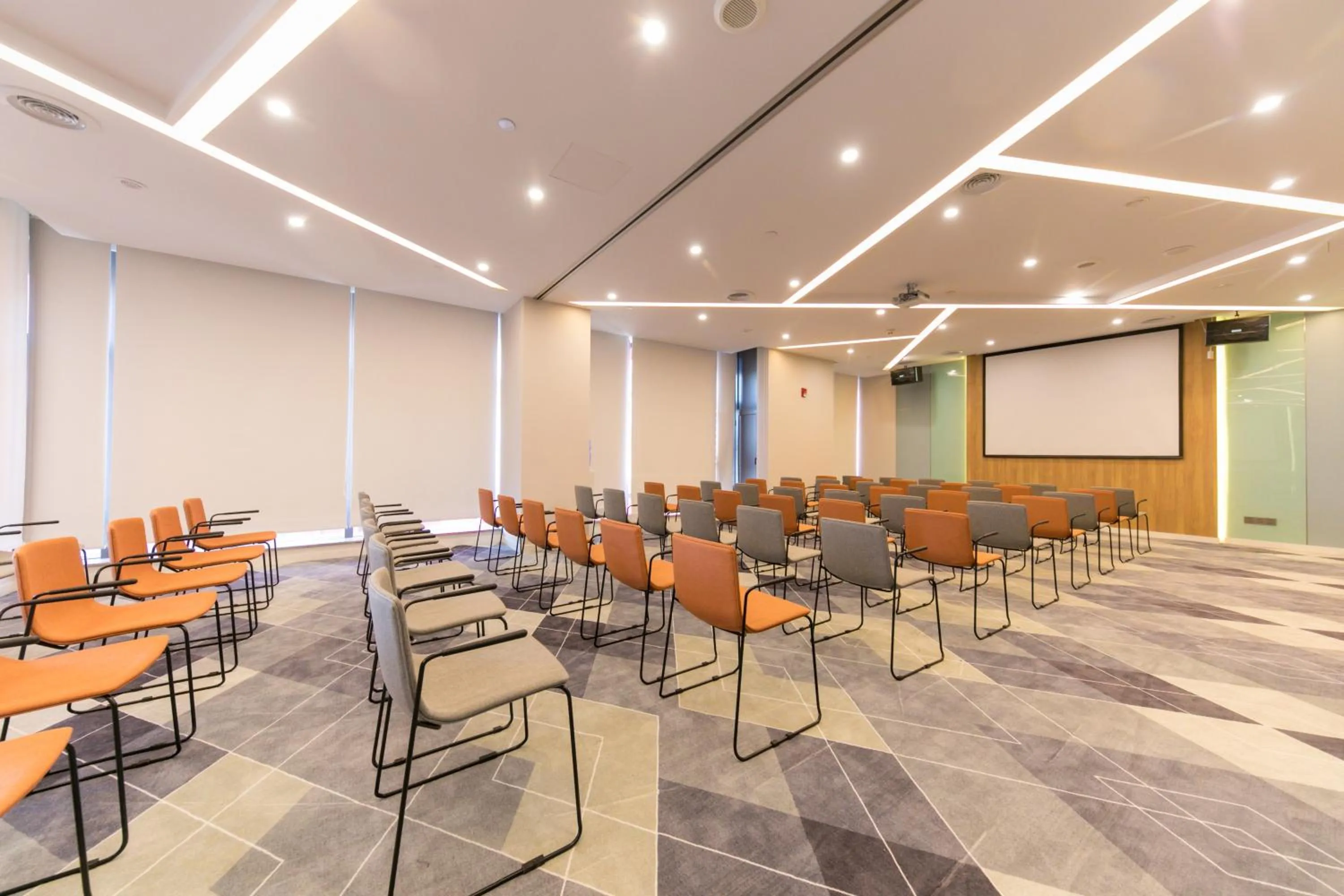 Meeting/conference room in Holiday Inn Express Shanghai Tangzhen, an IHG Hotel