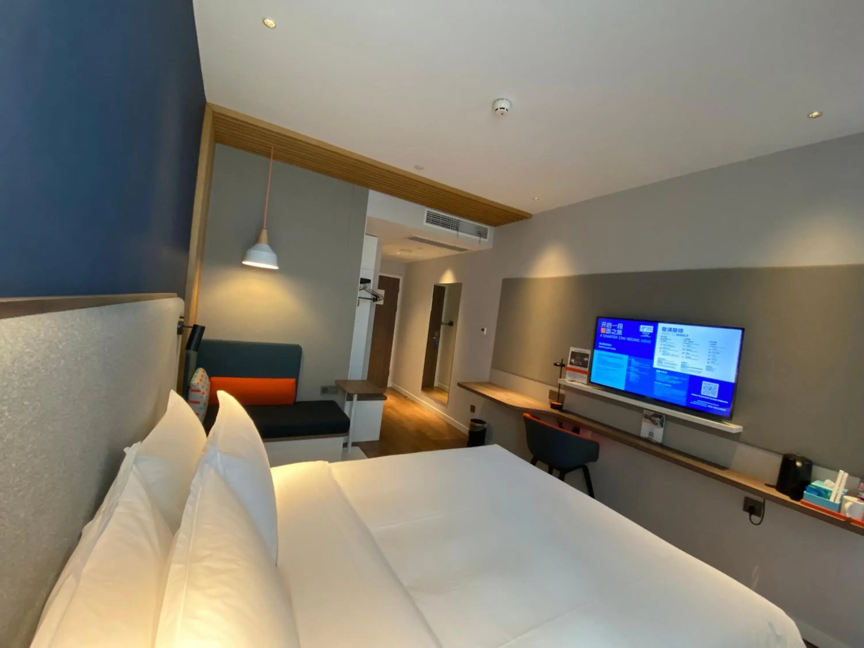Bed in Holiday Inn Express Shanghai Tangzhen, an IHG Hotel Bed in Holiday Inn Express Shanghai Tangzhen, an IHG Hotel