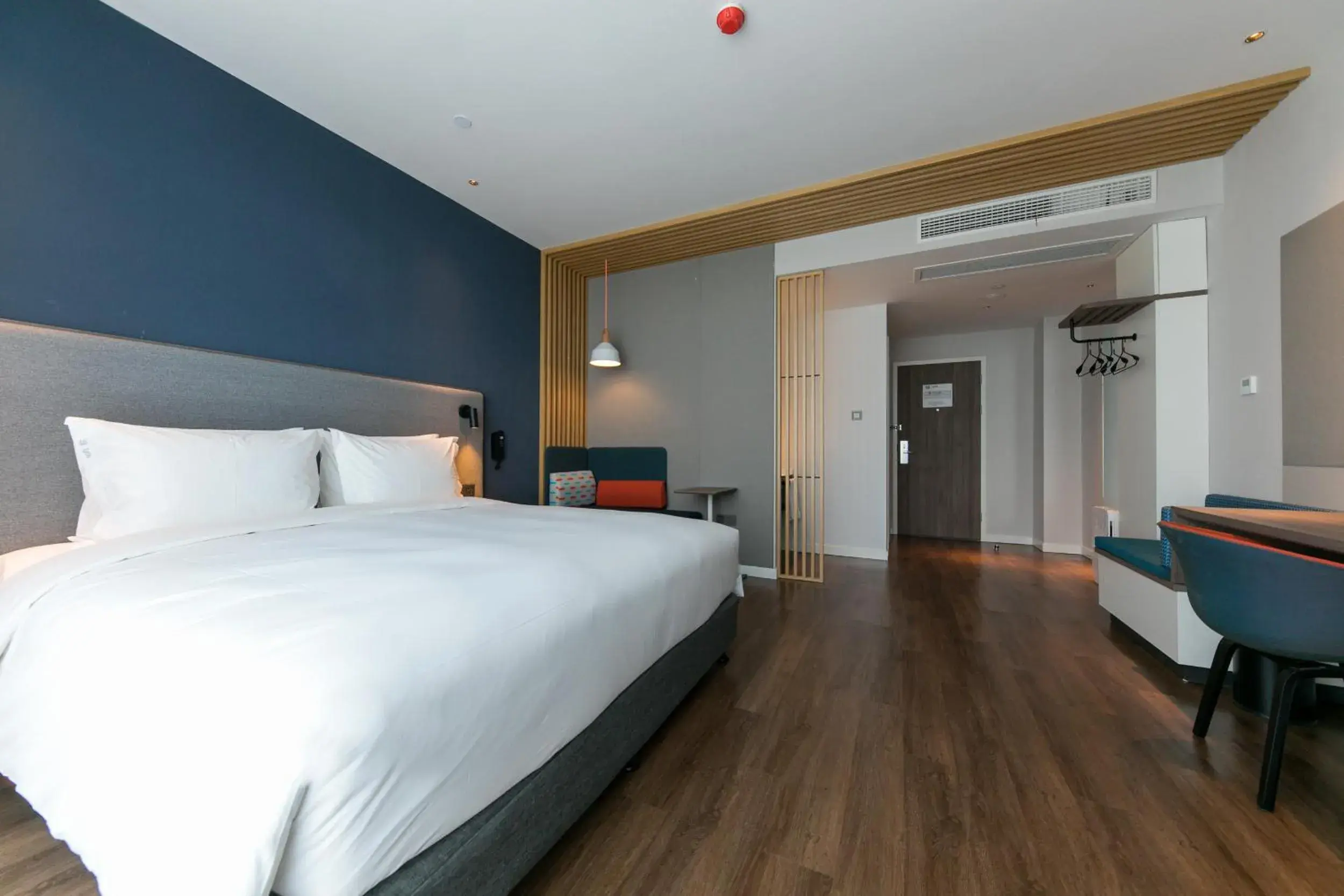 Property building, Bed in Holiday Inn Express Shanghai Tangzhen, an IHG Hotel Property building, Bed in Holiday Inn Express Shanghai Tangzhen, an IHG Hotel