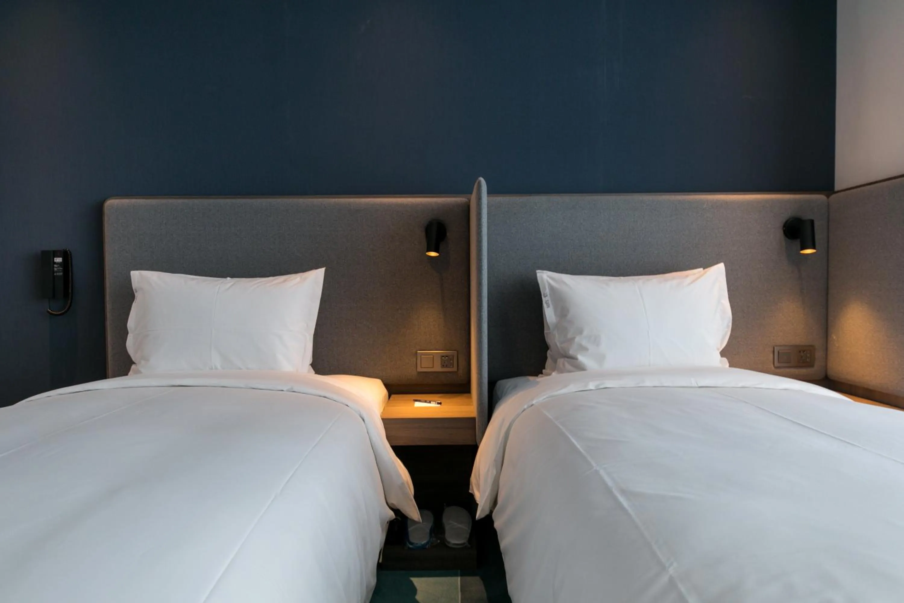 Photo of the whole room, Bed in Holiday Inn Express Shanghai Tangzhen, an IHG Hotel