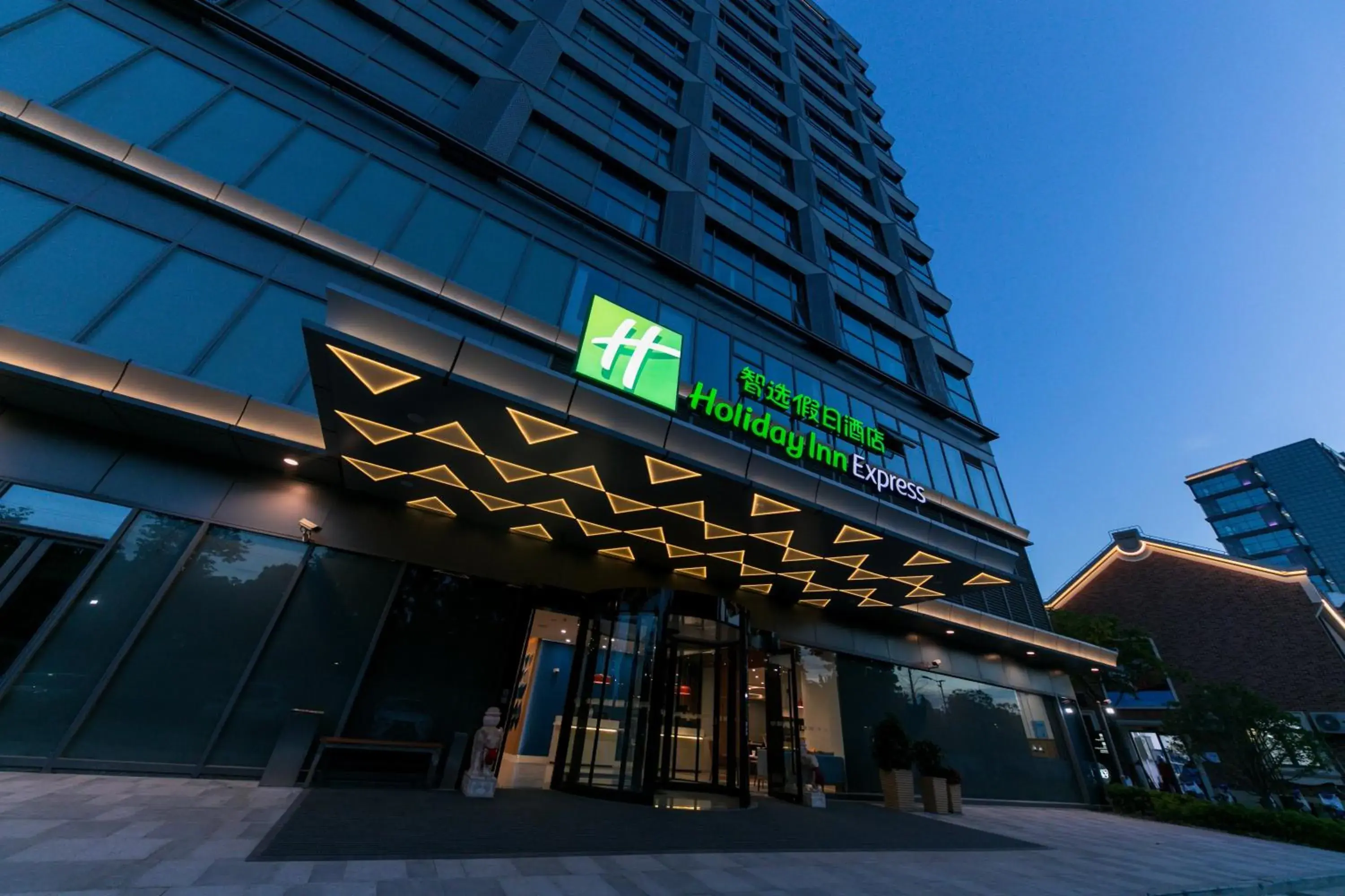 Property building in Holiday Inn Express Shanghai Tangzhen, an IHG Hotel Property building in Holiday Inn Express Shanghai Tangzhen, an IHG Hotel