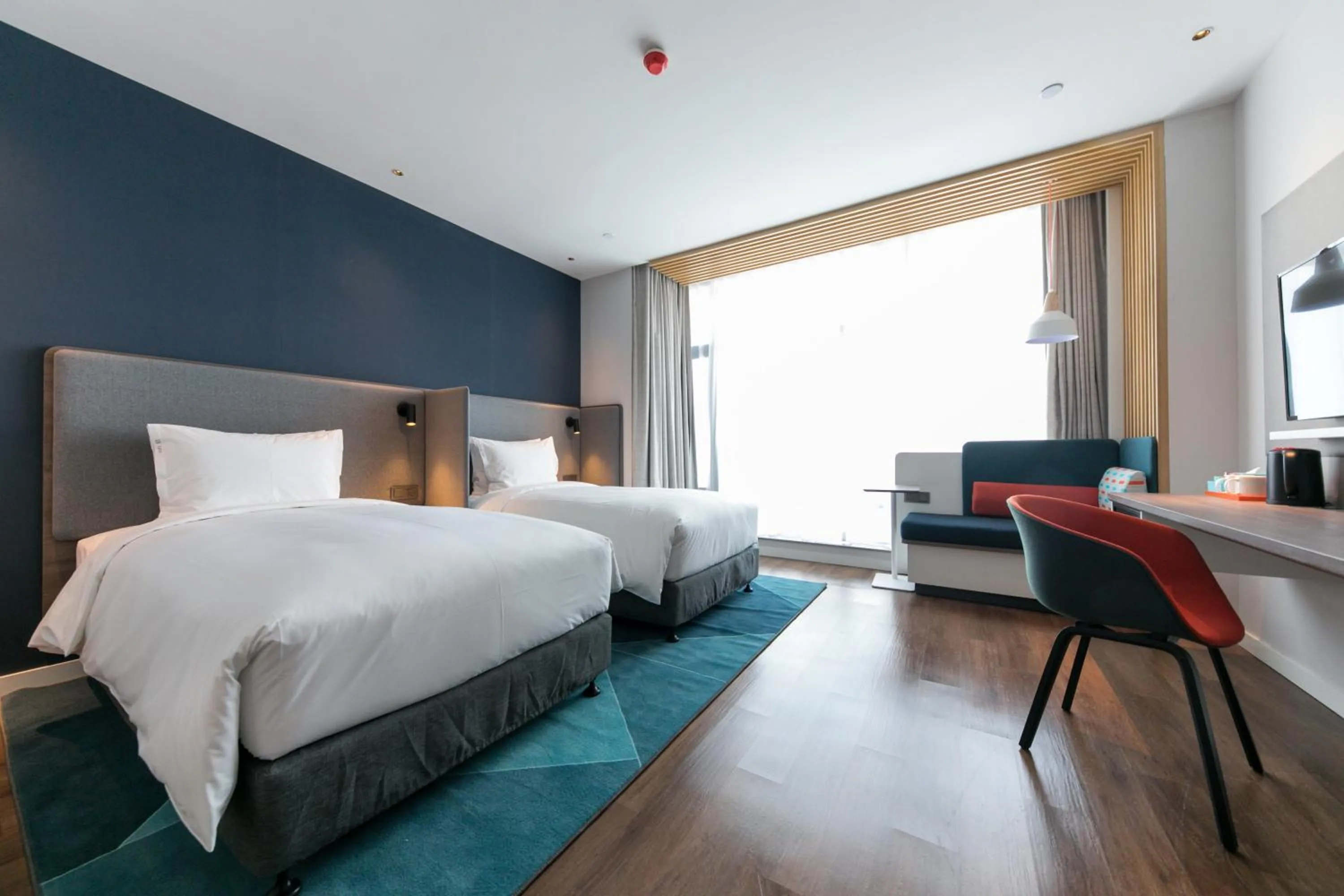 Photo of the whole room, Bed in Holiday Inn Express Shanghai Tangzhen, an IHG Hotel