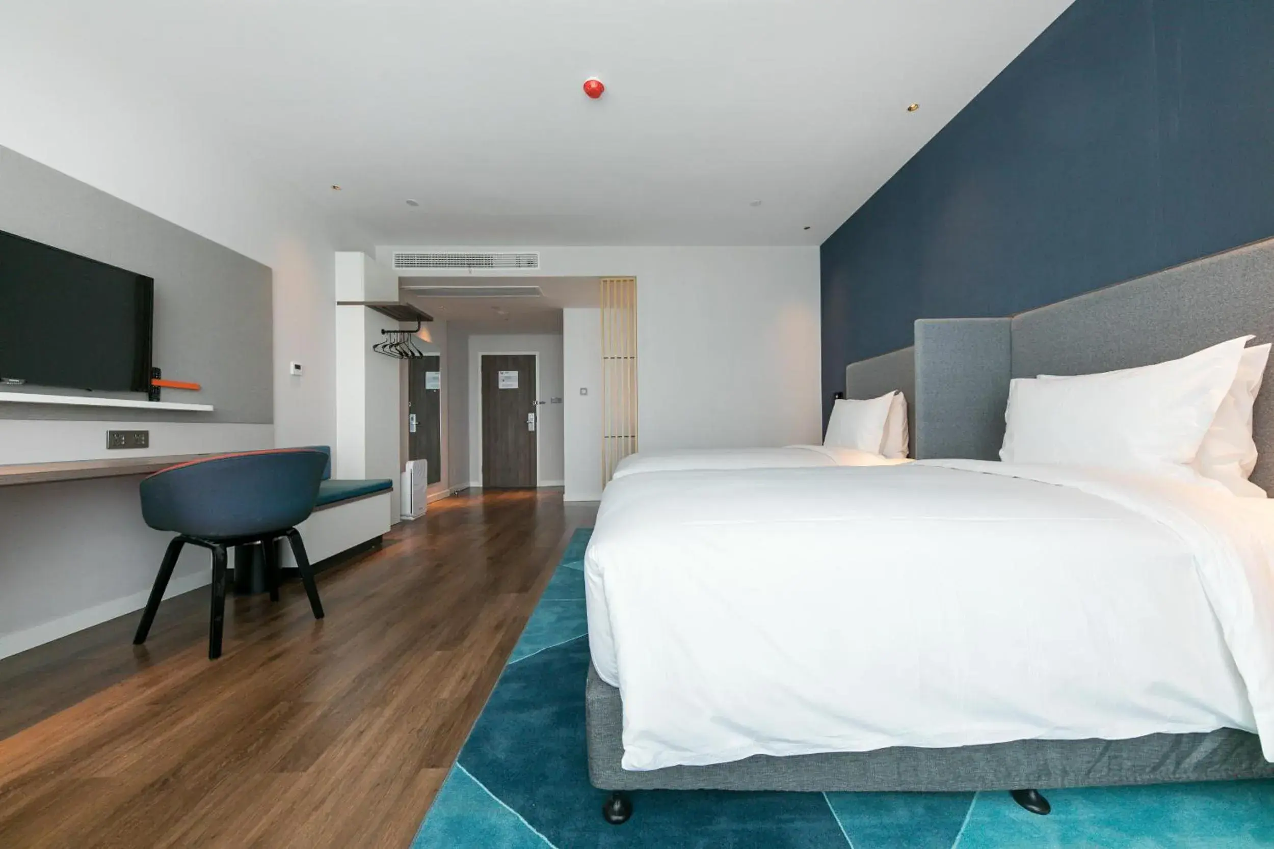 Photo of the whole room, Bed in Holiday Inn Express Shanghai Tangzhen, an IHG Hotel Photo of the whole room, Bed in Holiday Inn Express Shanghai Tangzhen, an IHG Hotel