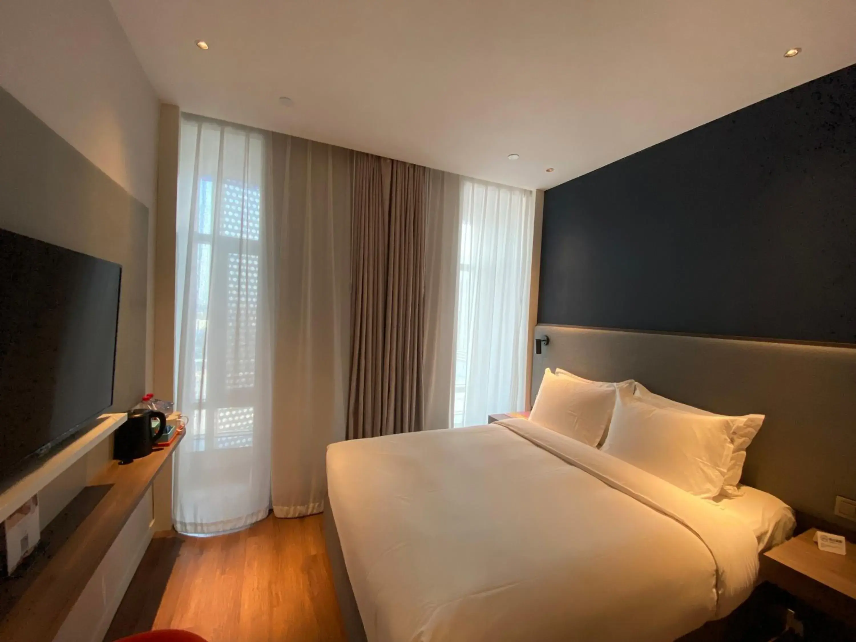 Bed in Holiday Inn Express Shanghai Tangzhen, an IHG Hotel Bed in Holiday Inn Express Shanghai Tangzhen, an IHG Hotel