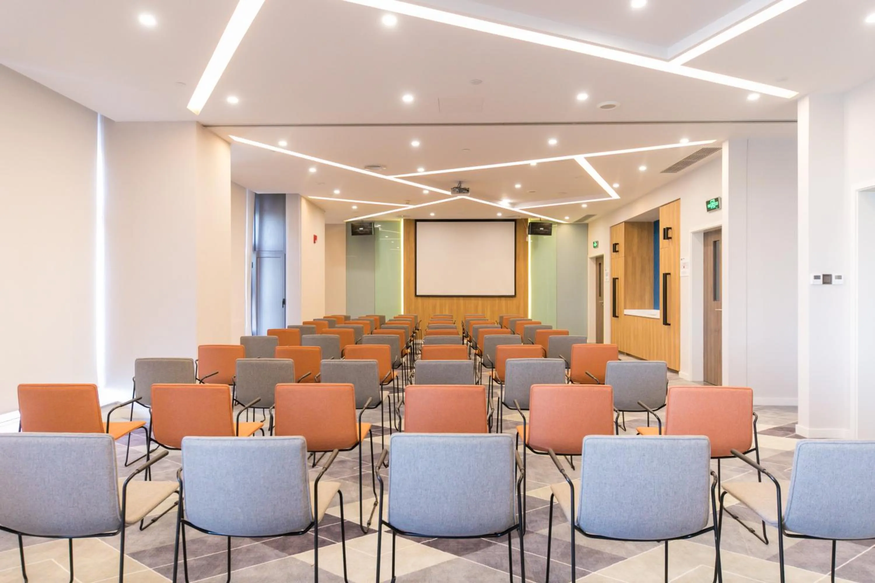 Meeting/conference room in Holiday Inn Express Shanghai Tangzhen, an IHG Hotel