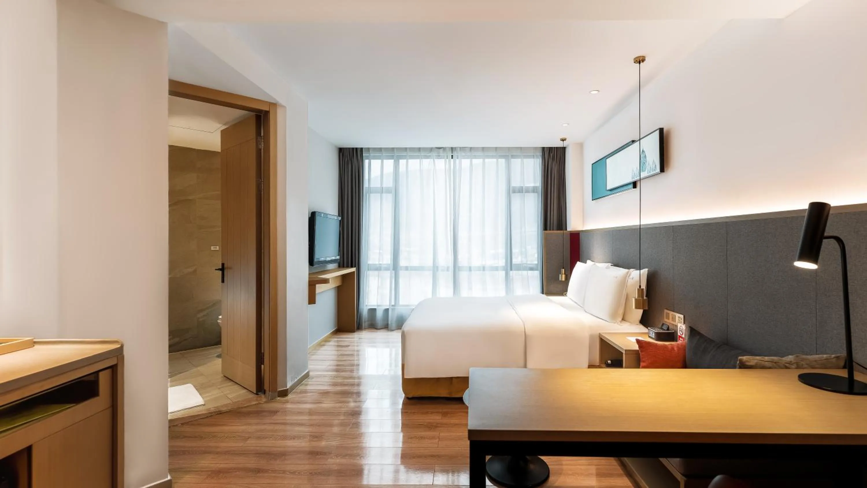 Photo of the whole room, Bed in Holiday Inn Batang by IHG