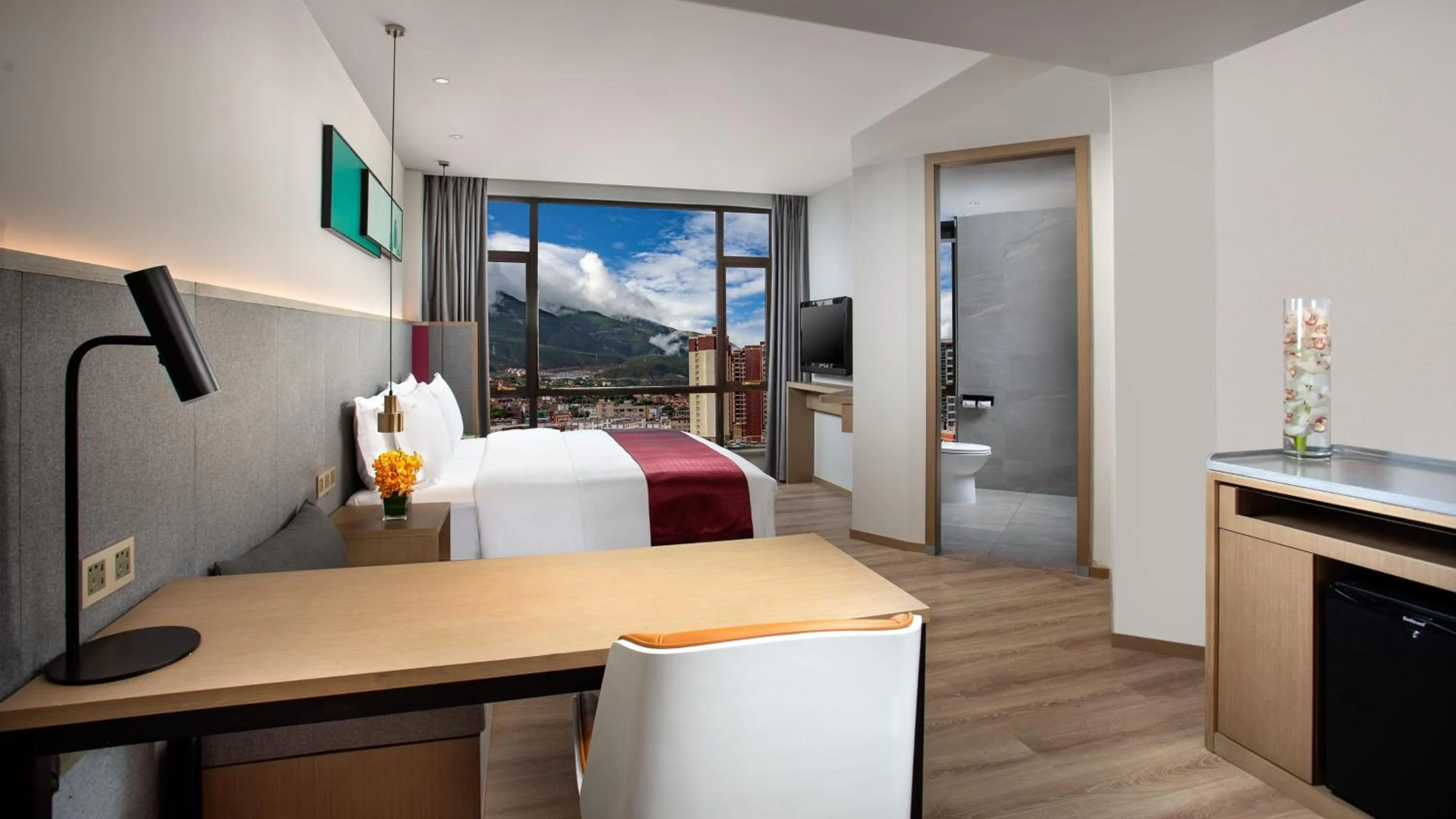 Photo of the whole room in Holiday Inn Batang by IHG