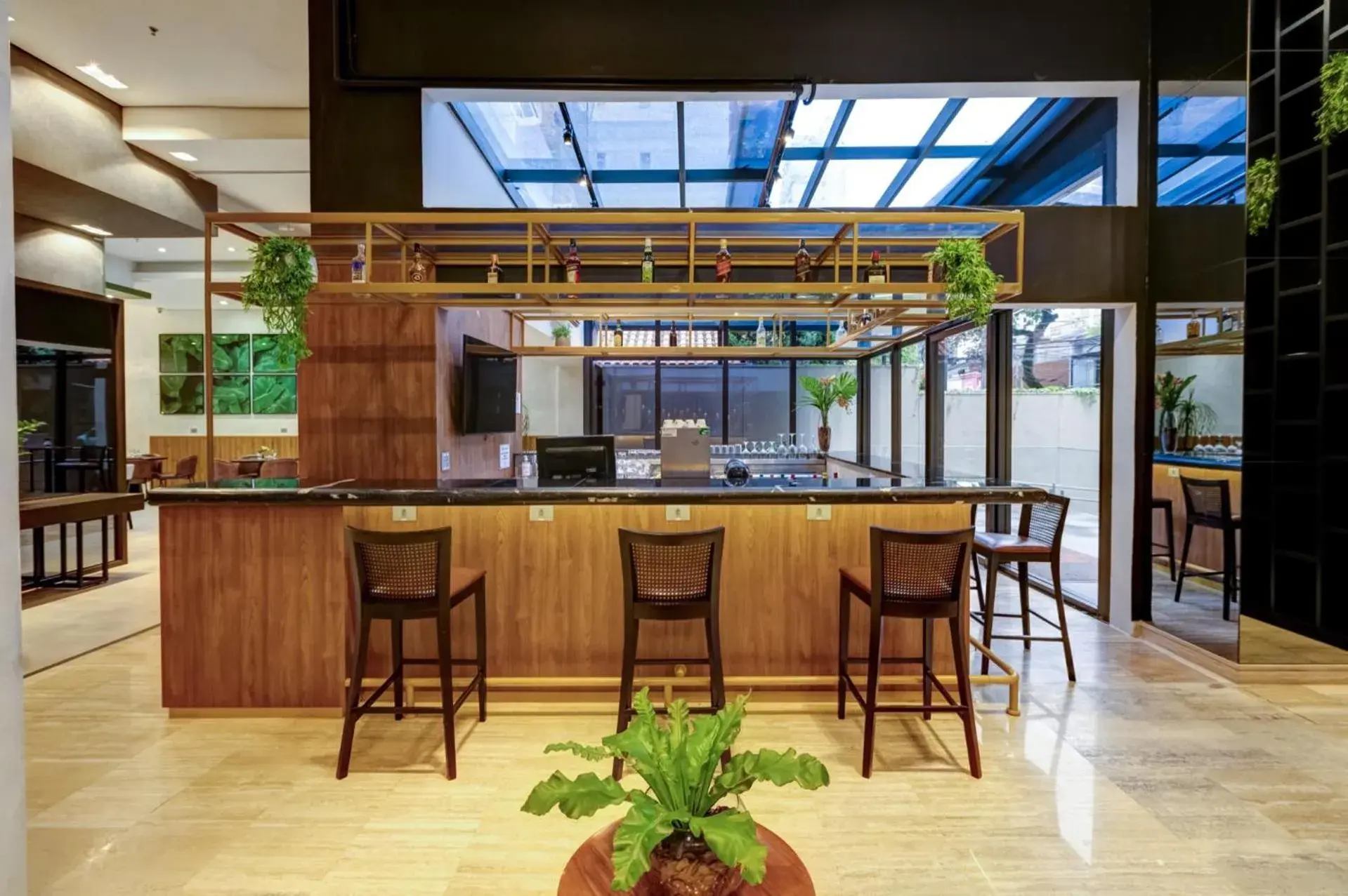 Lounge or bar in Double Tree by Hilton São Paulo Itaim Lounge or bar in Double Tree by Hilton São Paulo Itaim