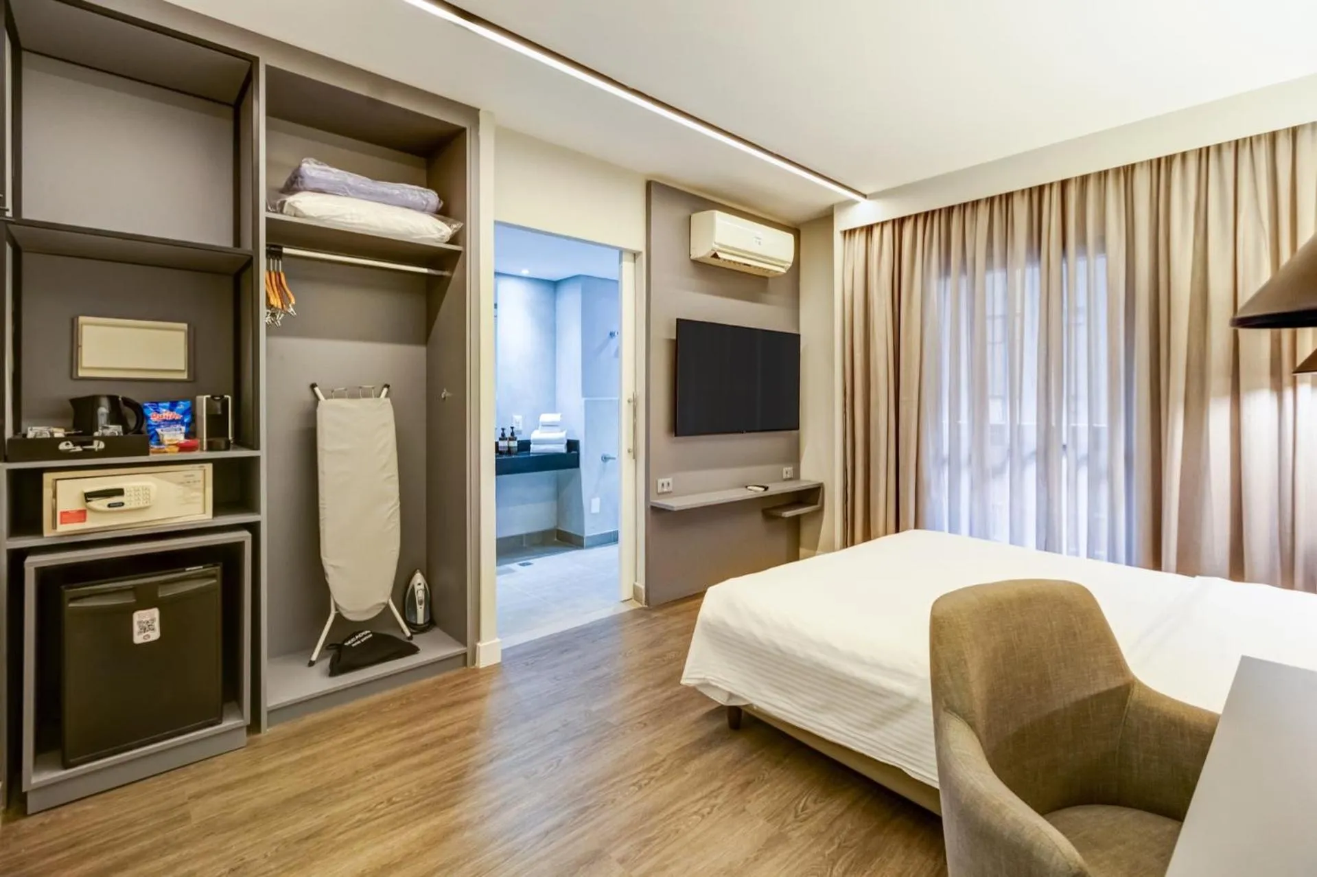 TV and multimedia, Bed in Double Tree by Hilton São Paulo Itaim