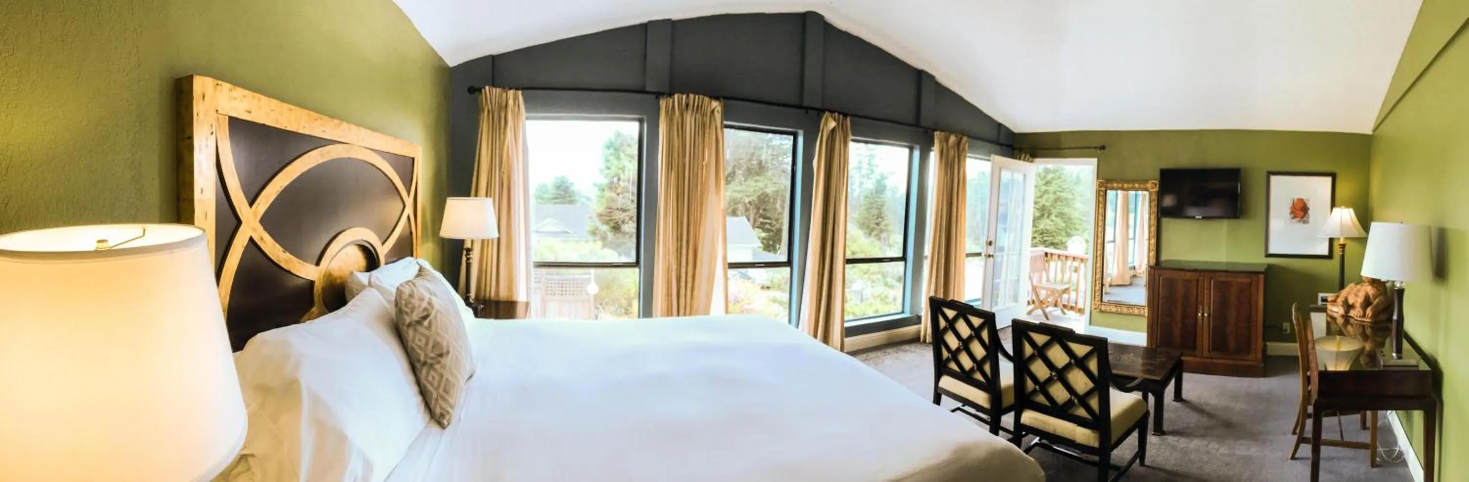 Street view, Bed in Bodega Bay Inn