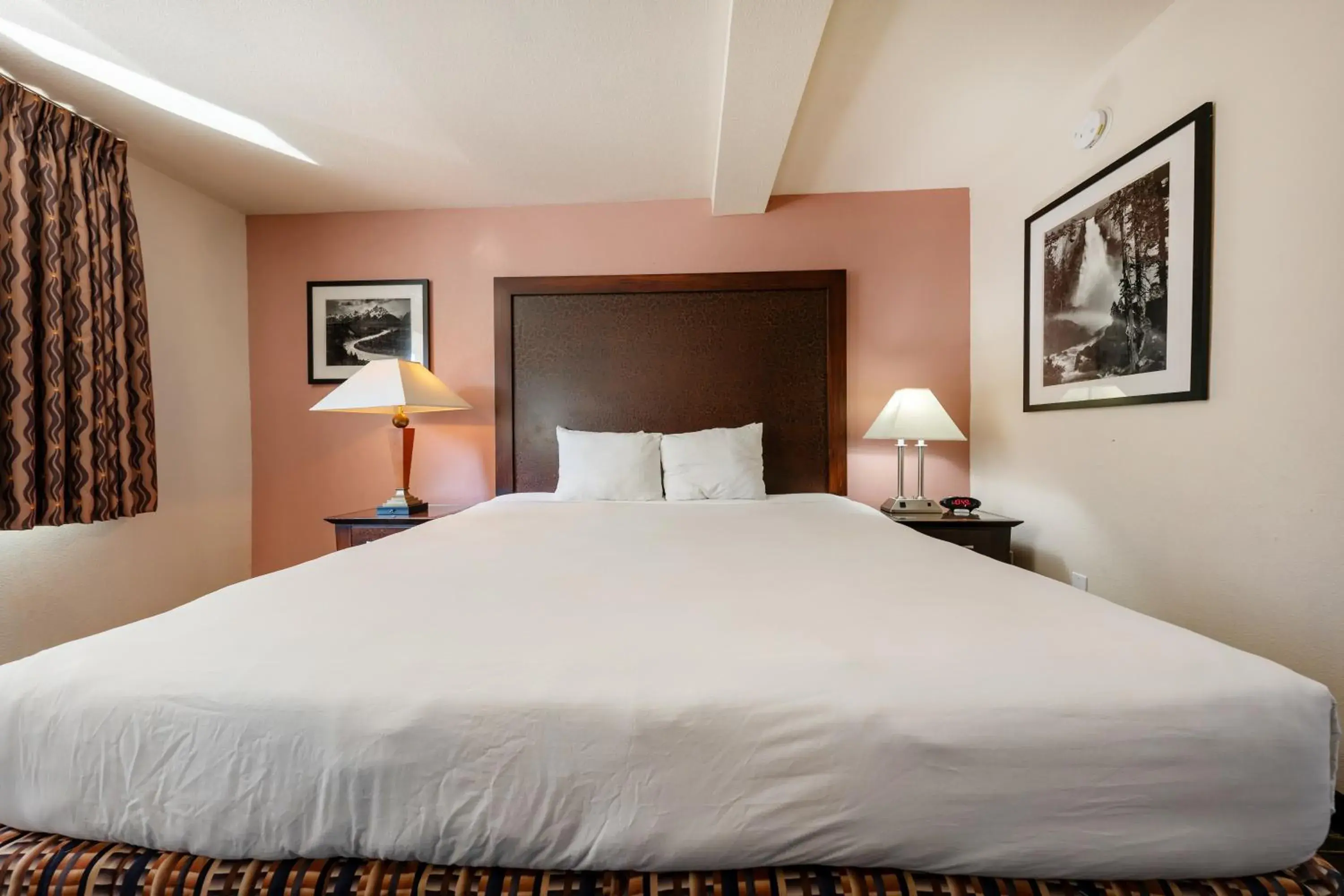 Bedroom, Bed in District Hotel by OYO Portland Convention Center Bedroom, Bed in District Hotel by OYO Portland Convention Center