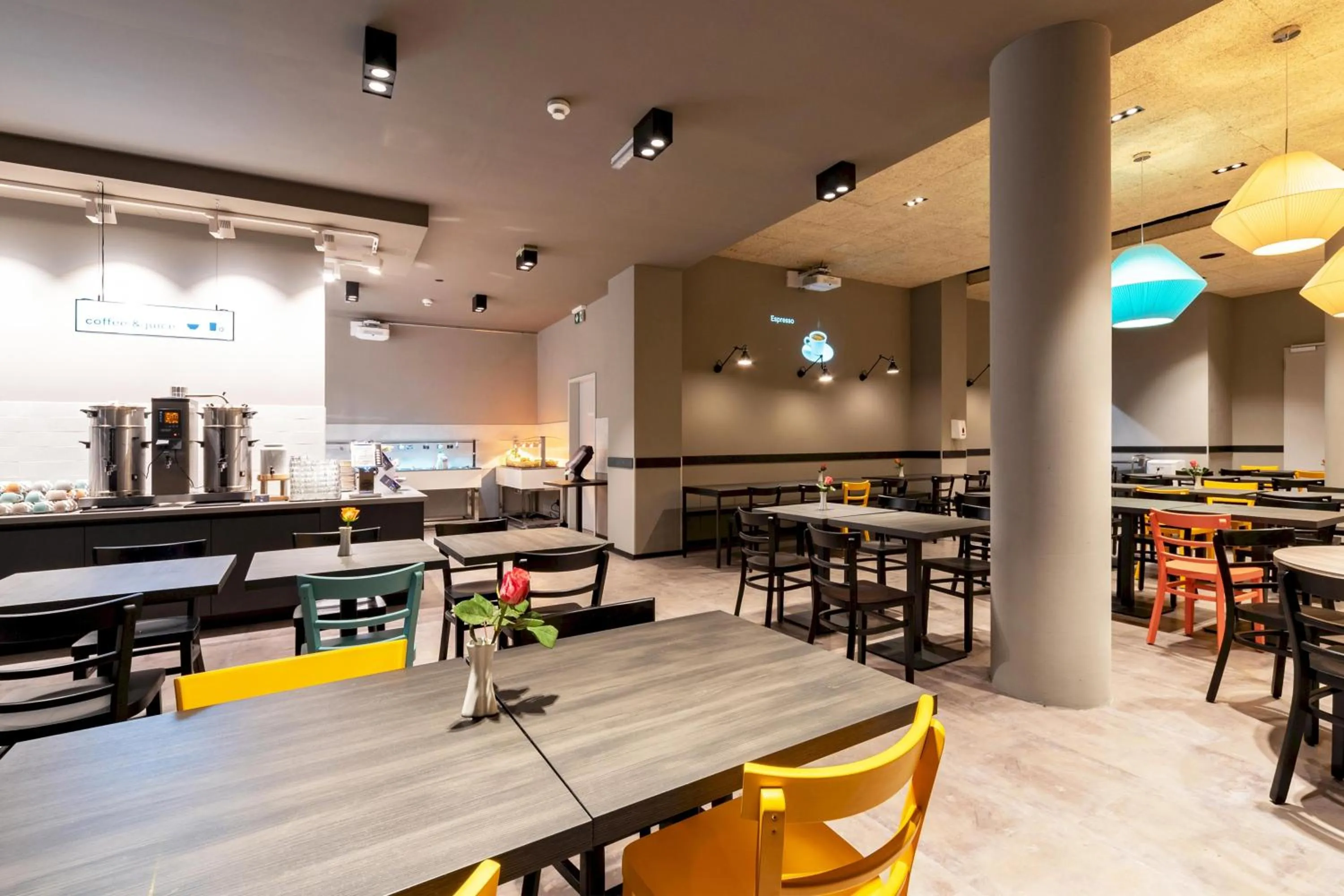 Restaurant/places to eat in harry's home Salzburg