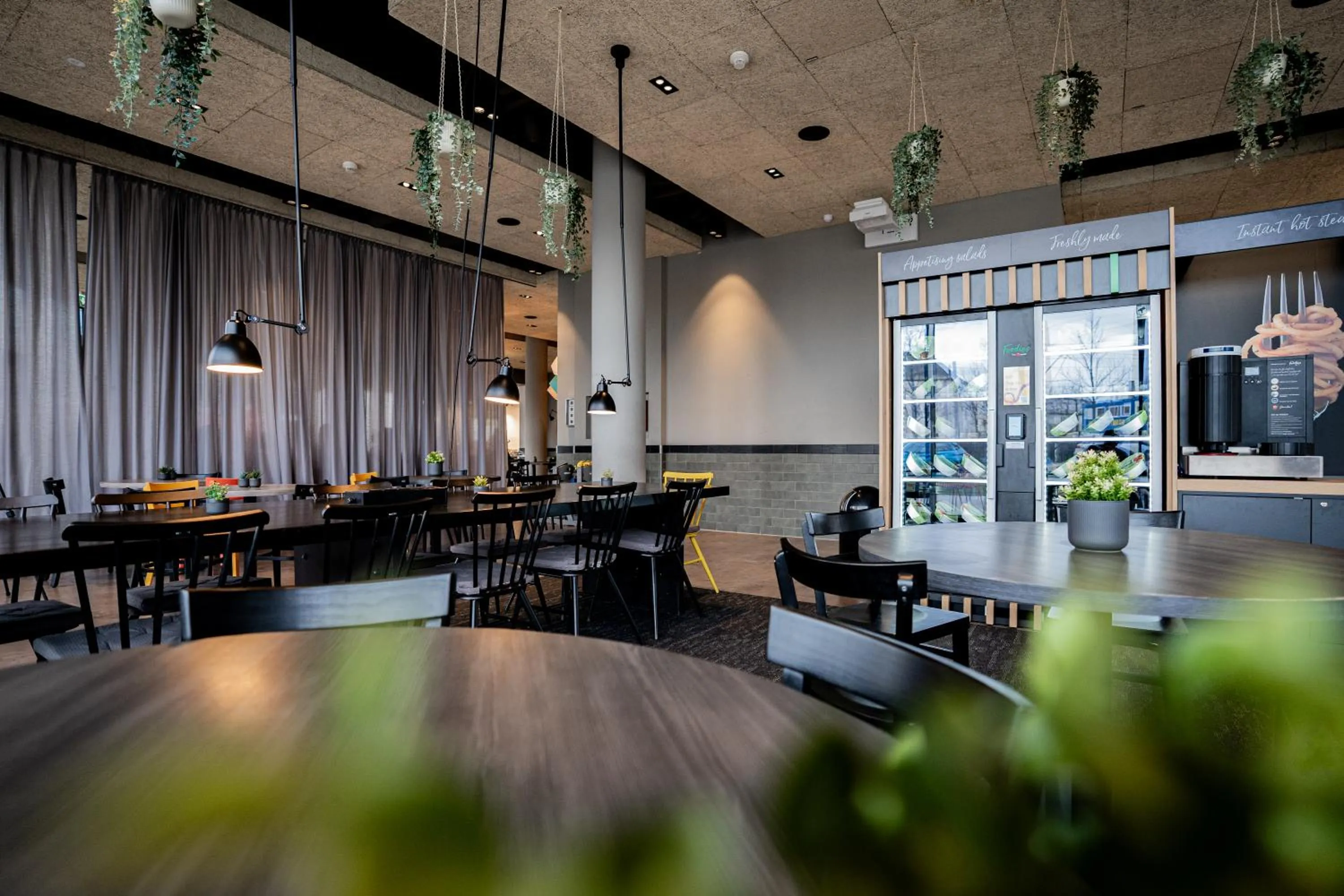 Restaurant/places to eat in harry's home Salzburg