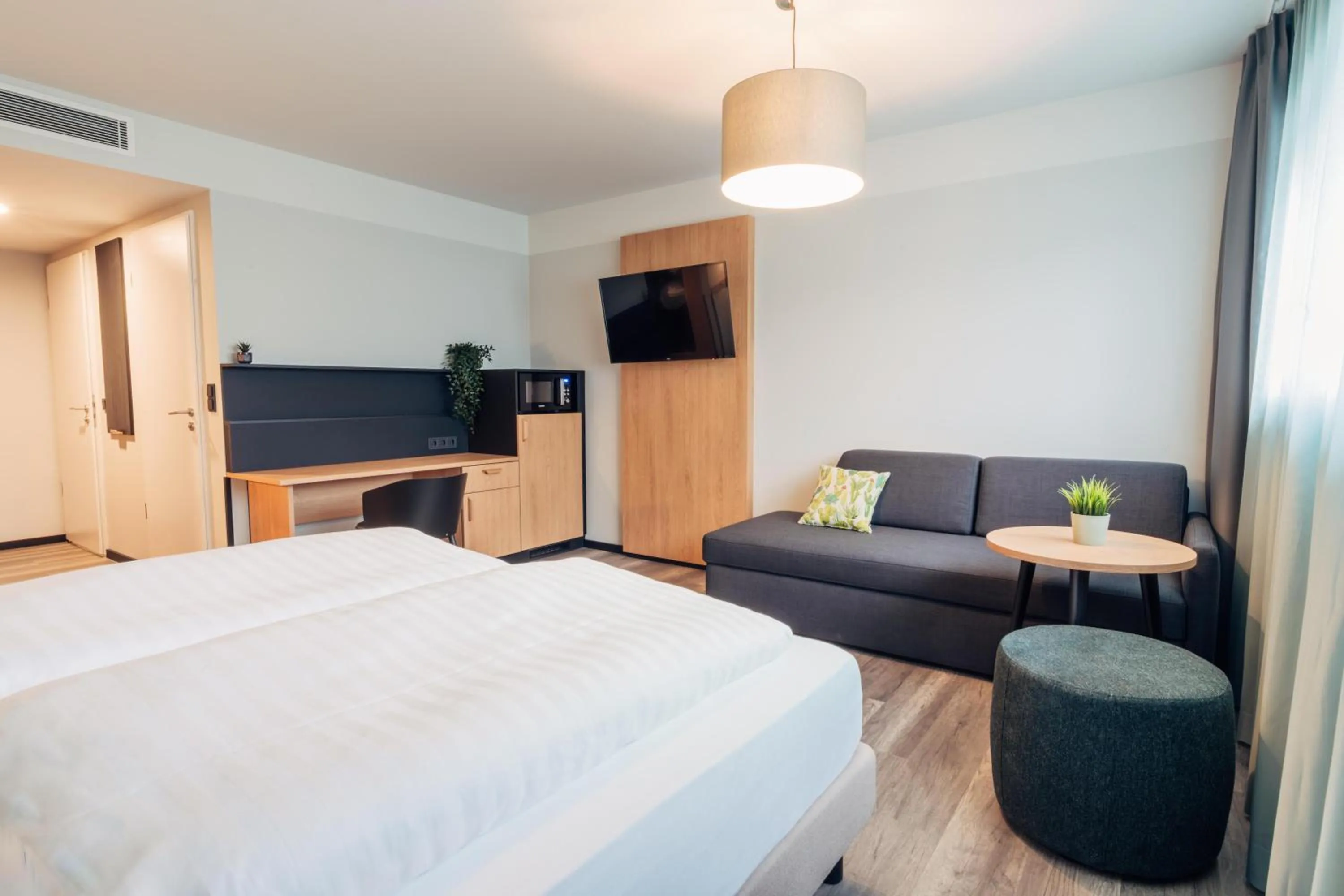 Photo of the whole room, Bed in harry's home Salzburg