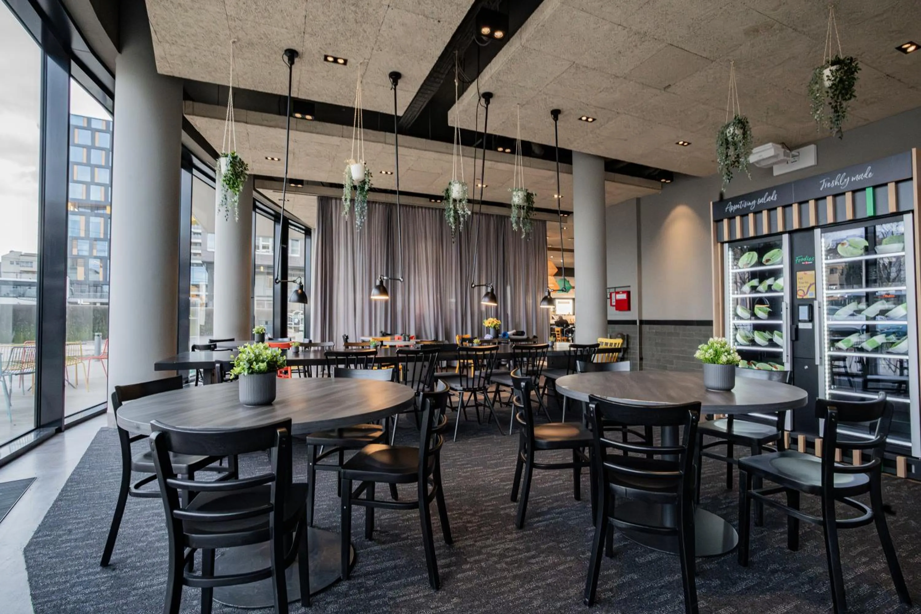 Restaurant/places to eat in harry's home Salzburg