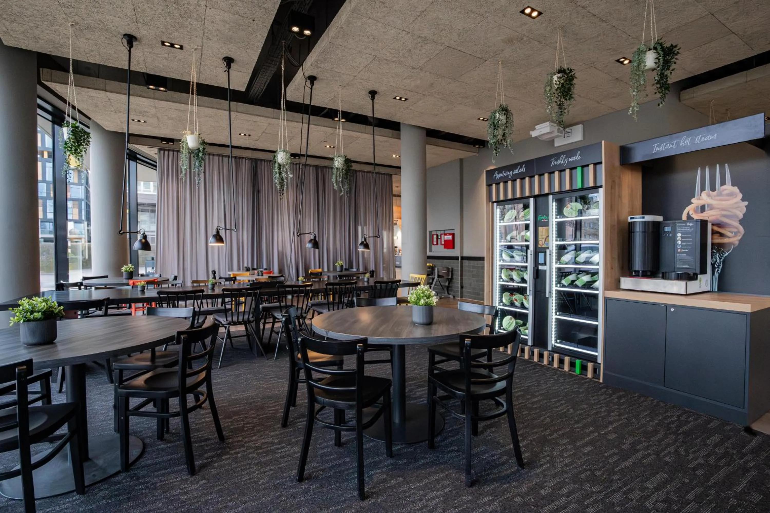 Lounge or bar in harry's home Salzburg