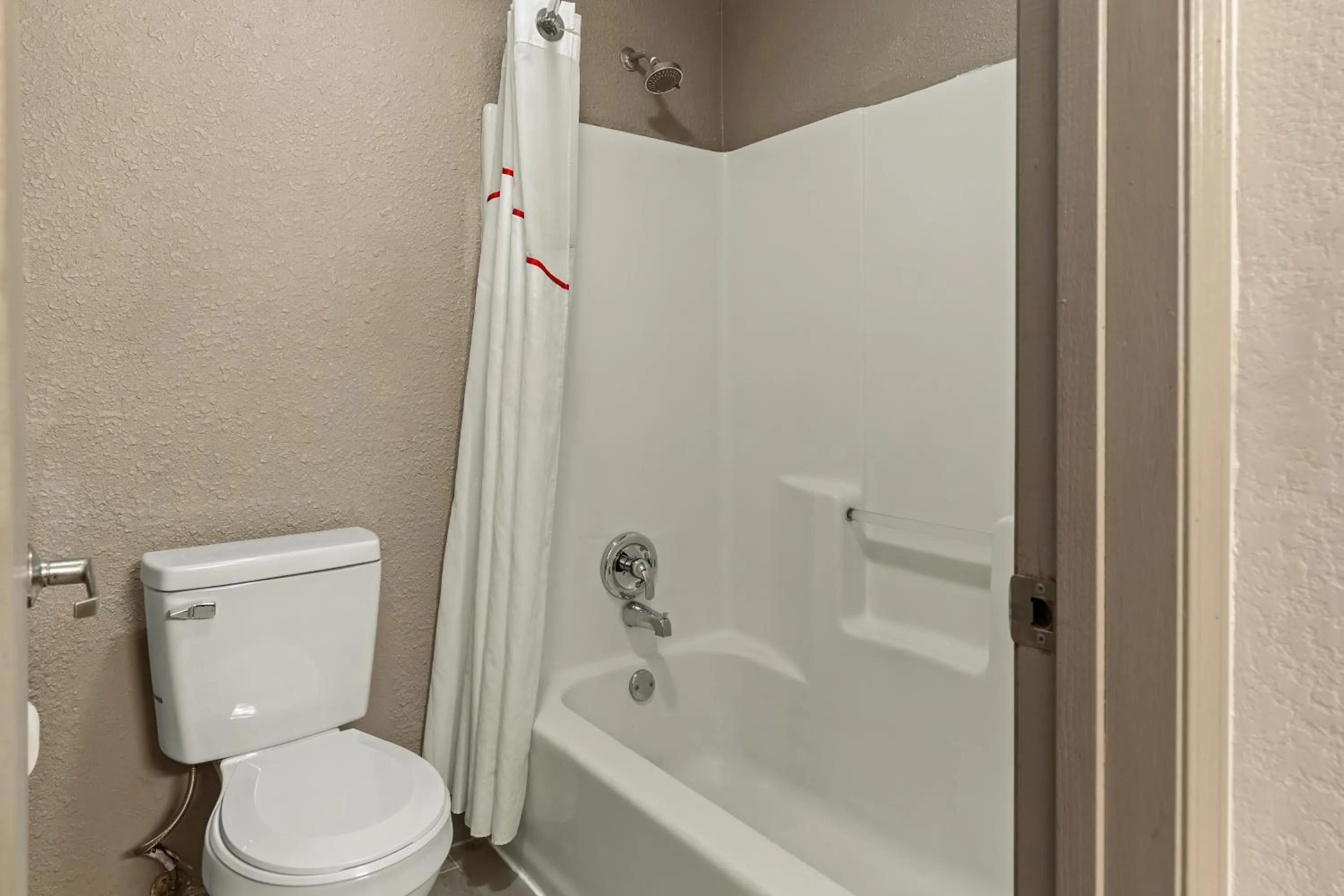 Shower in Red Lion Inn & Suites Caseyville