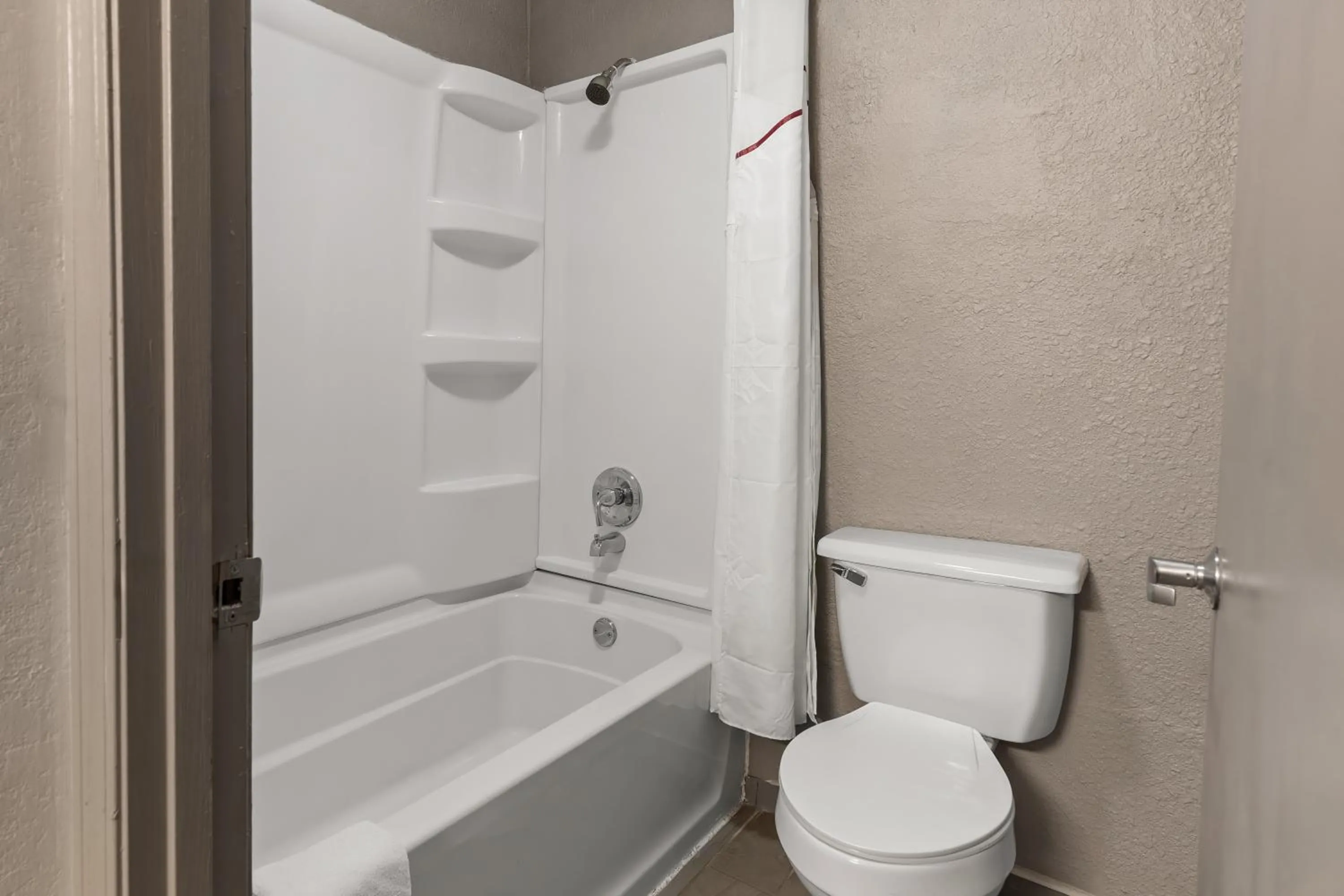 Shower in Red Lion Inn & Suites Caseyville