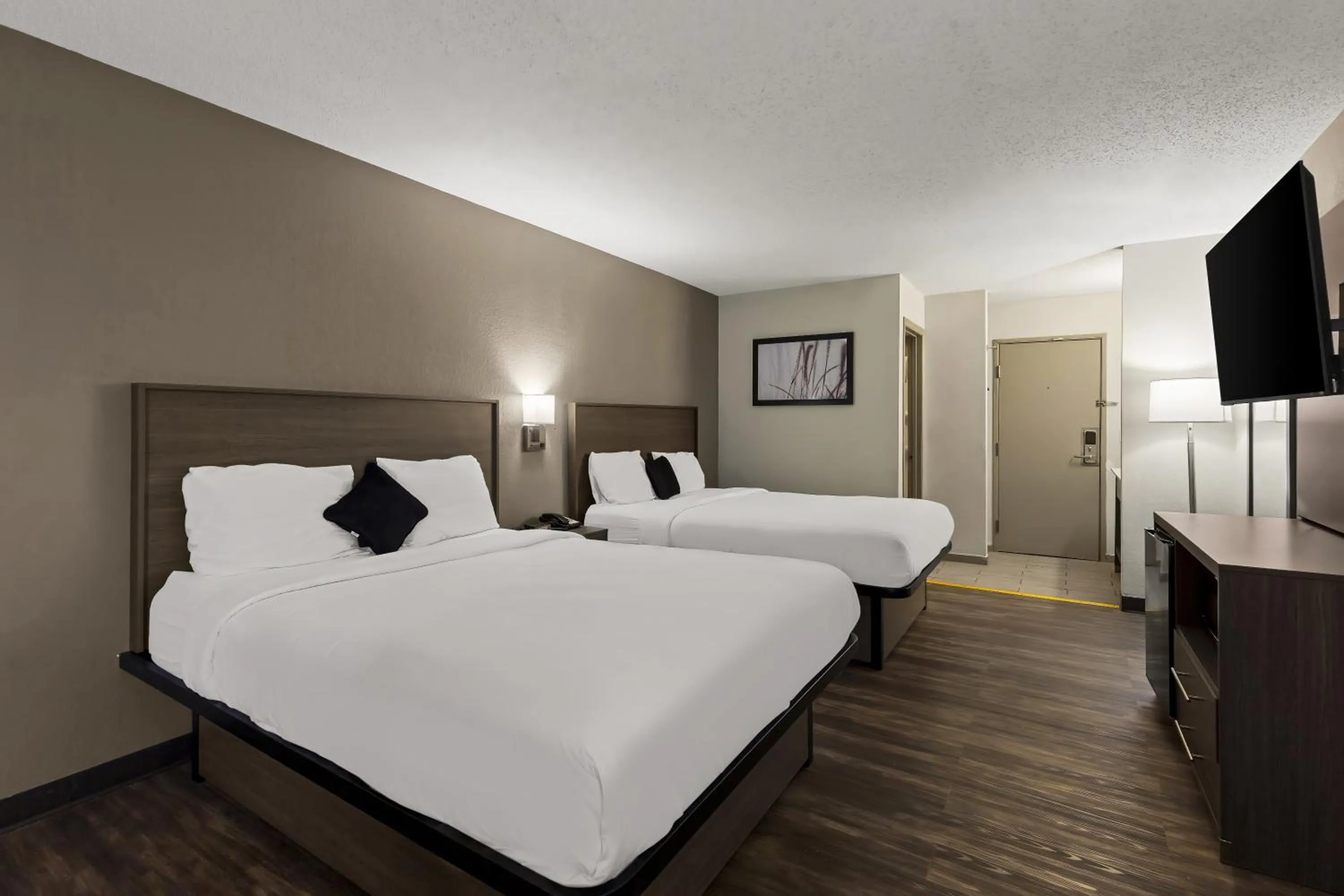 Bed in Red Lion Inn & Suites Caseyville