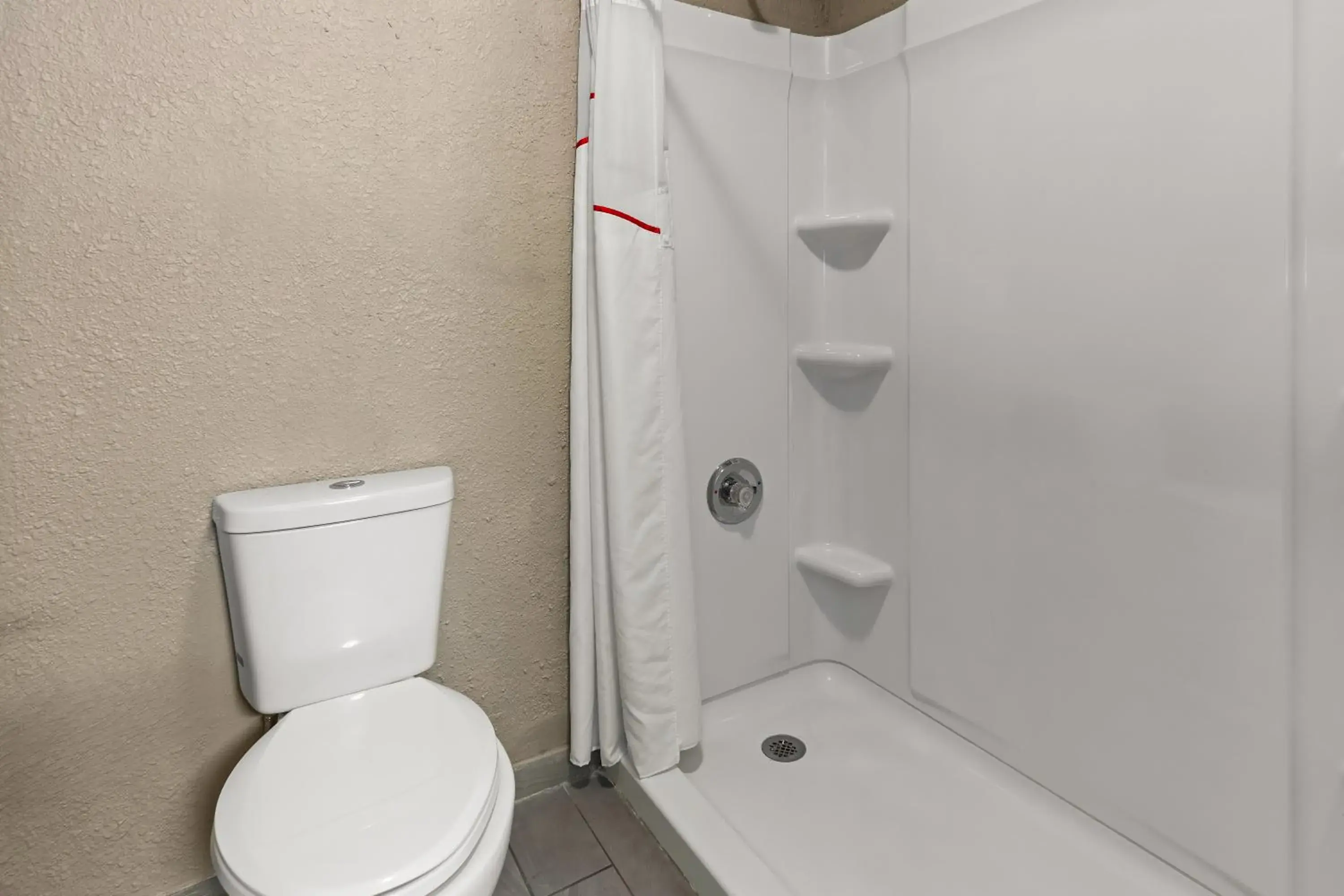 Shower in Red Lion Inn & Suites Caseyville Shower in Red Lion Inn & Suites Caseyville