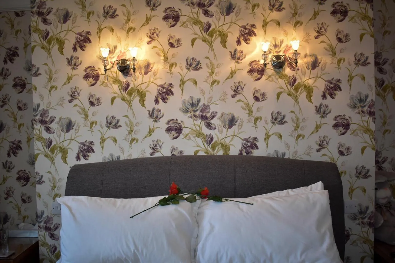 Bed in TLC Exmouth Bed and Breakfast