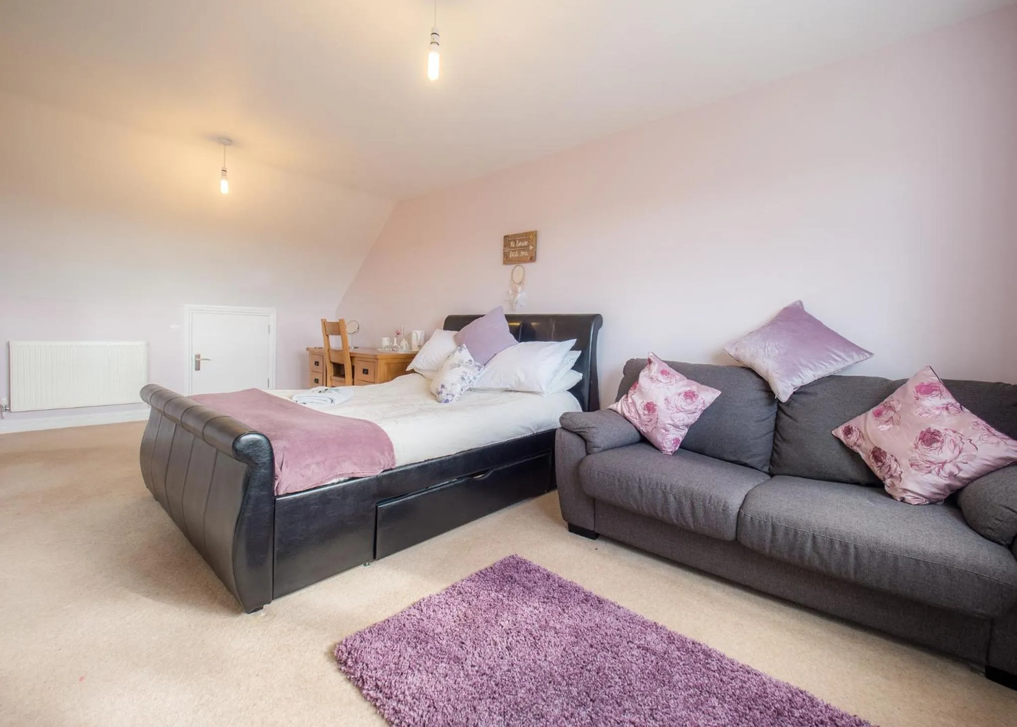 Bed in TLC Exmouth Bed and Breakfast