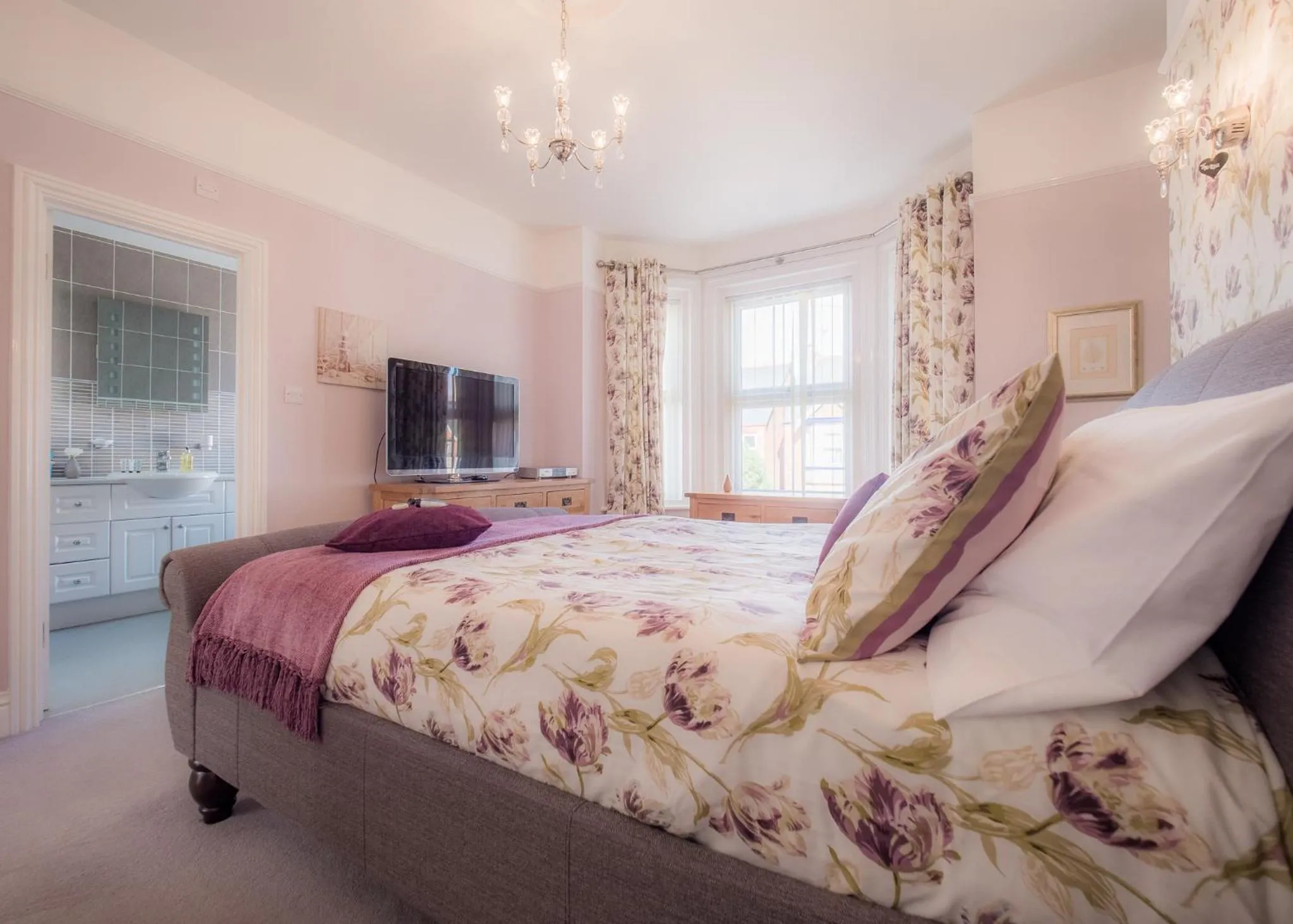 Photo of the whole room, Bed in TLC Exmouth Bed and Breakfast