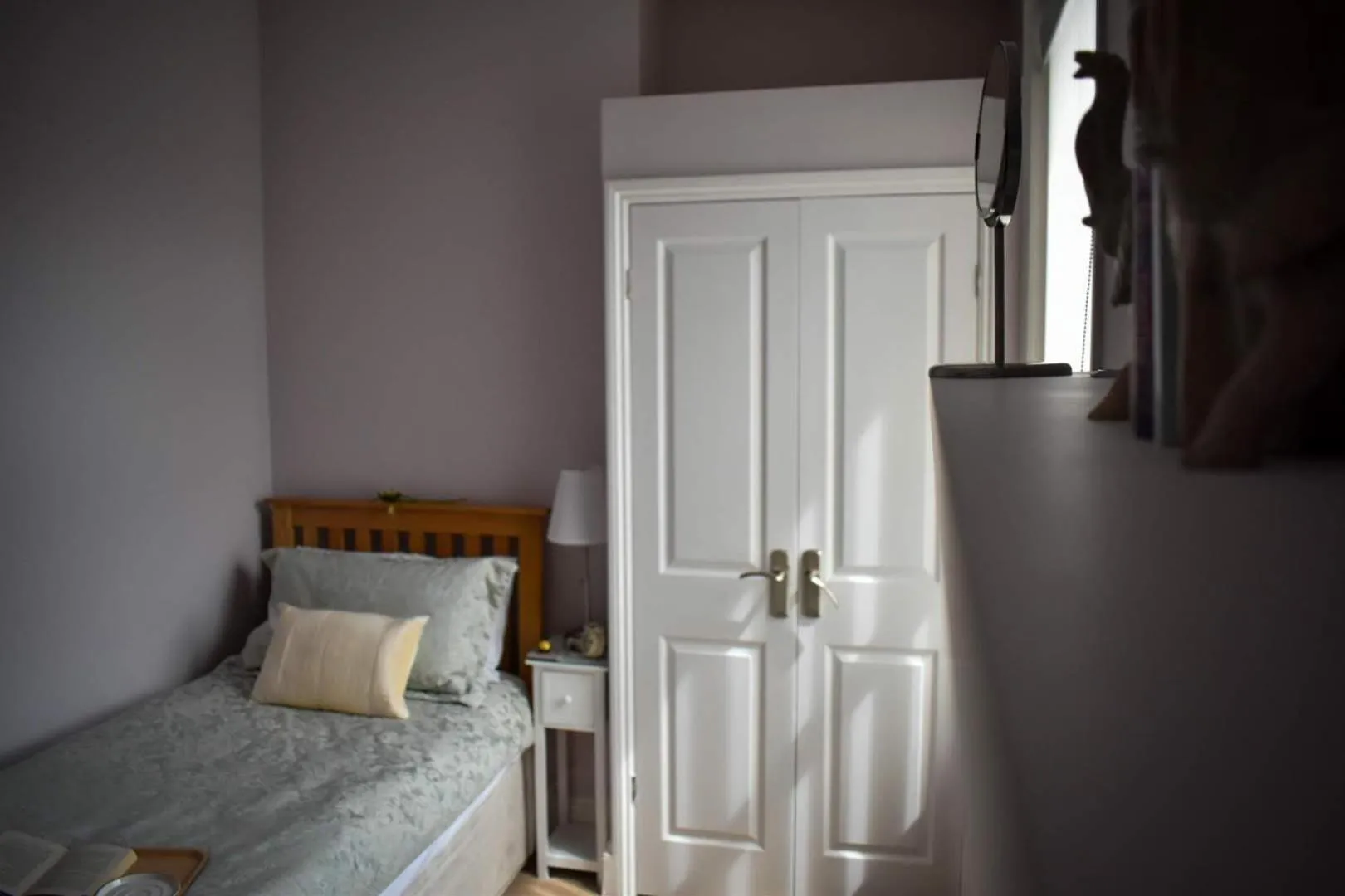 Bed in TLC Exmouth Bed and Breakfast
