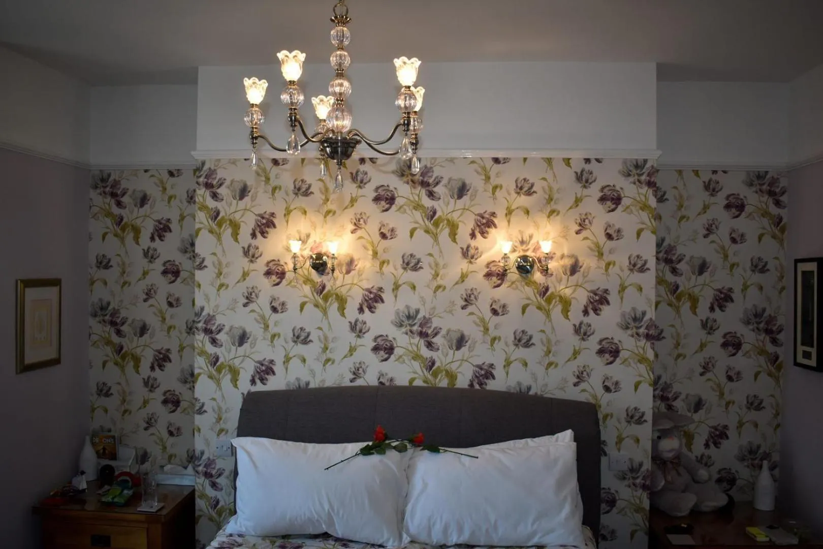 Bed in TLC Exmouth Bed and Breakfast