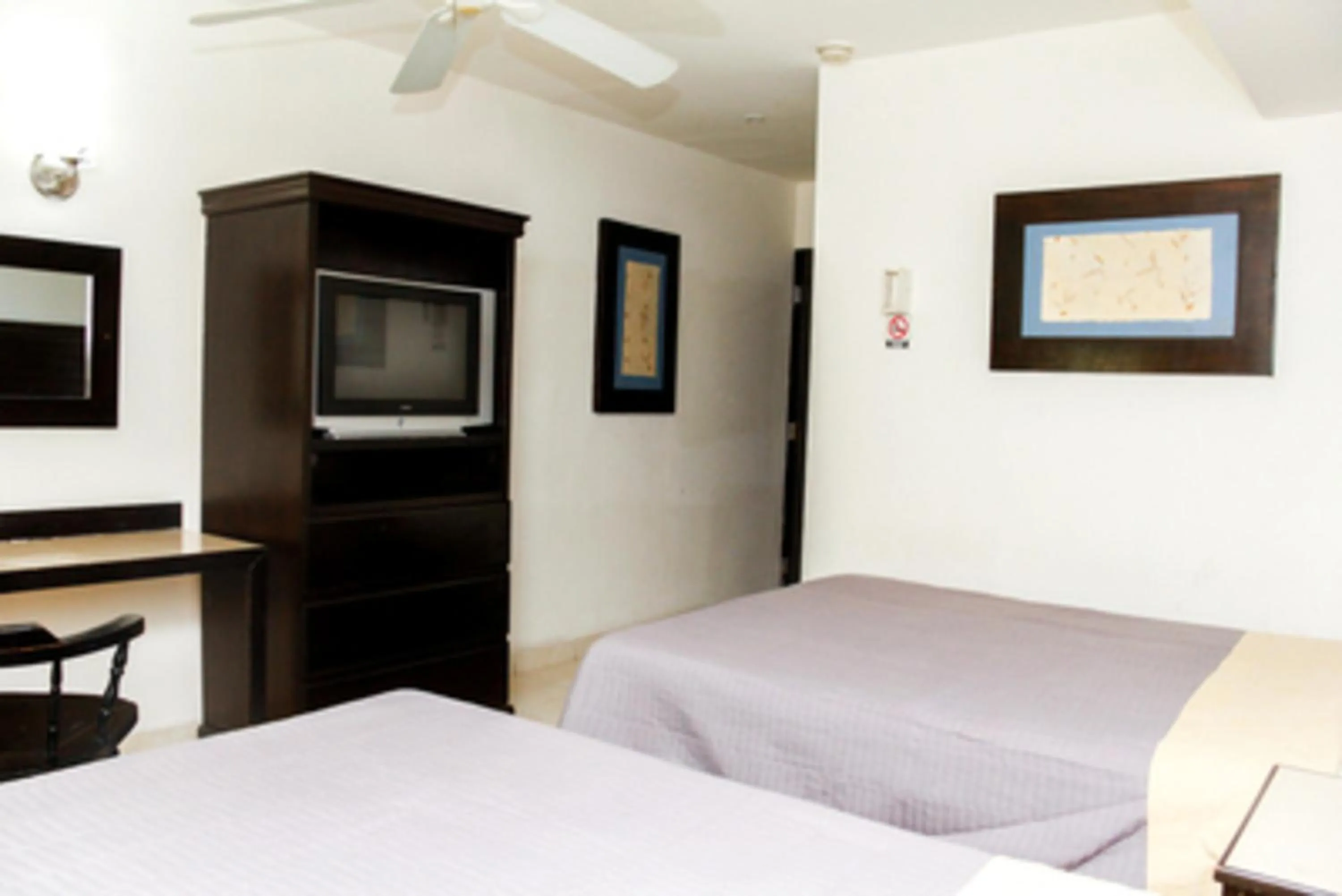 Photo of the whole room, Bed in Maxihotel Business Class Culiacan