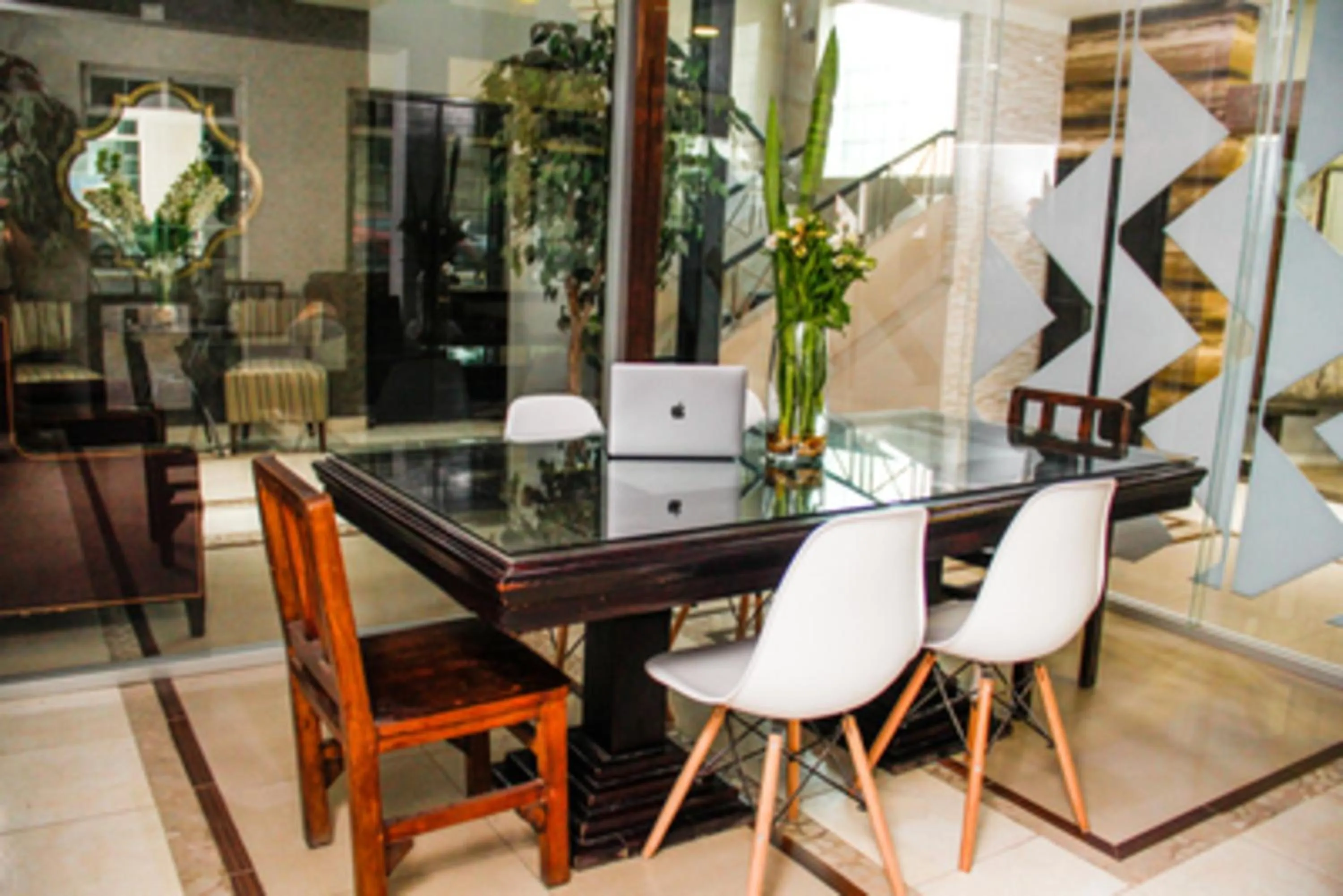 Seating area in Maxihotel Business Class Culiacan