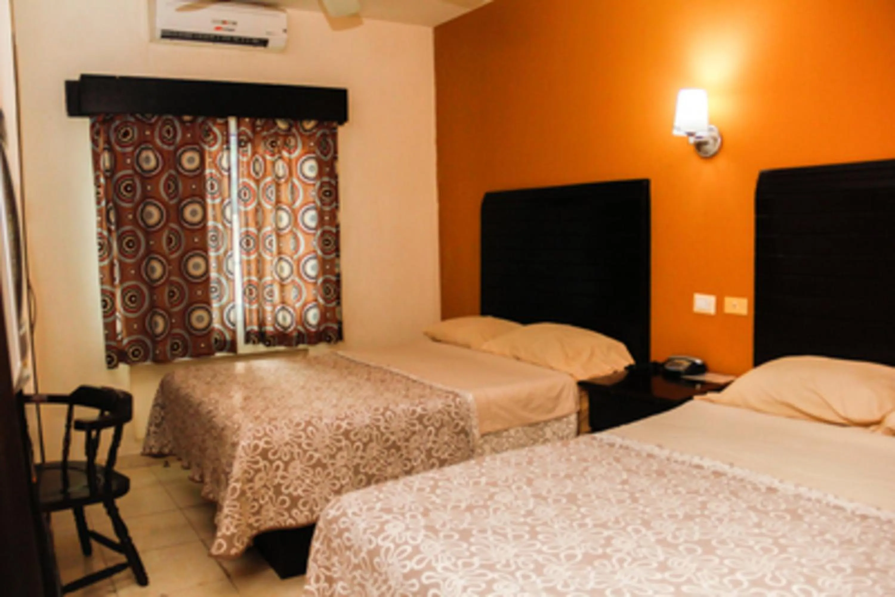 Photo of the whole room, Bed in Maxihotel Business Class Culiacan